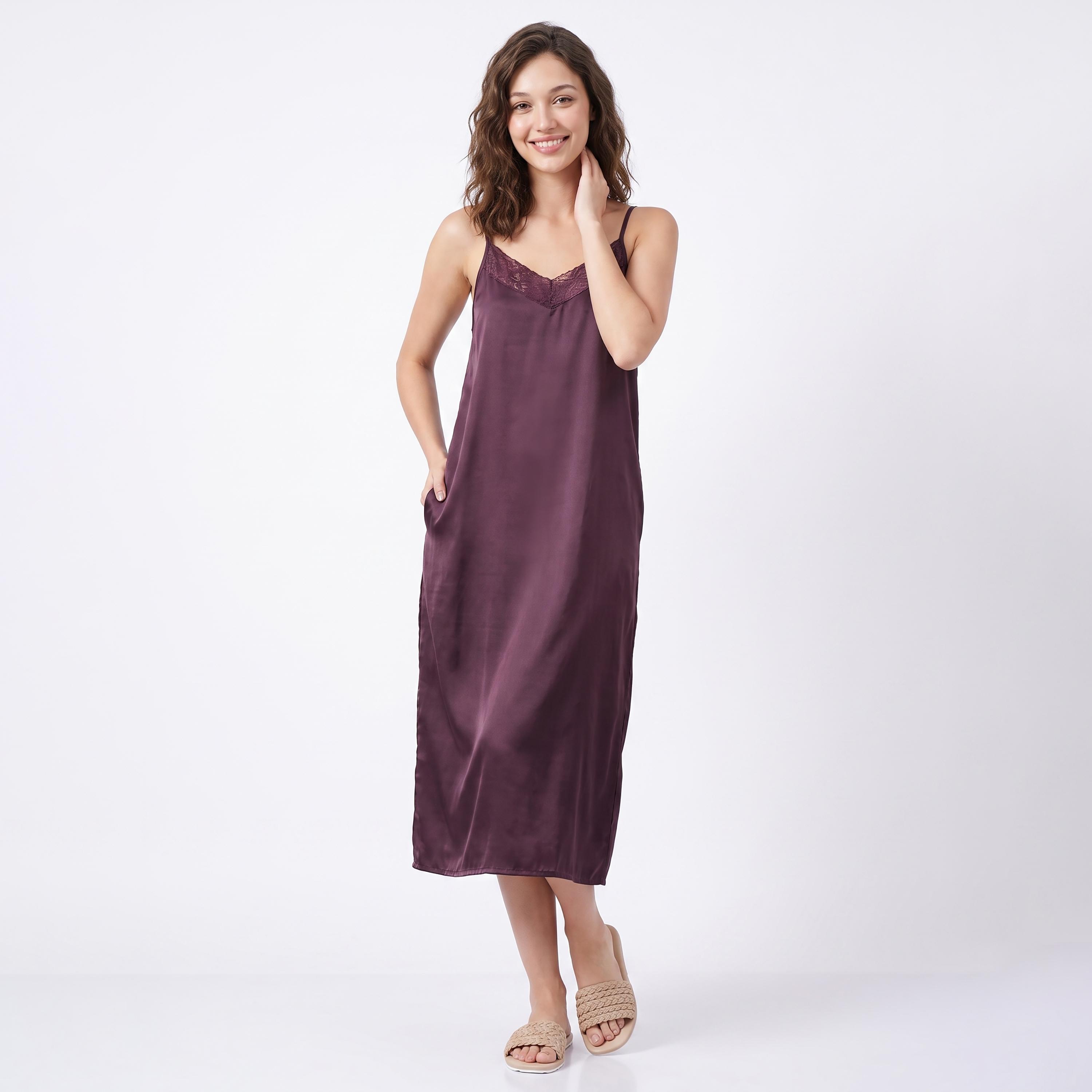 طقم قميص نوم طويل (نايتي) وروب من الساتان باللون النبيذي للنساء من كلوفيا-women-clothing-nightwear-robes-image-3