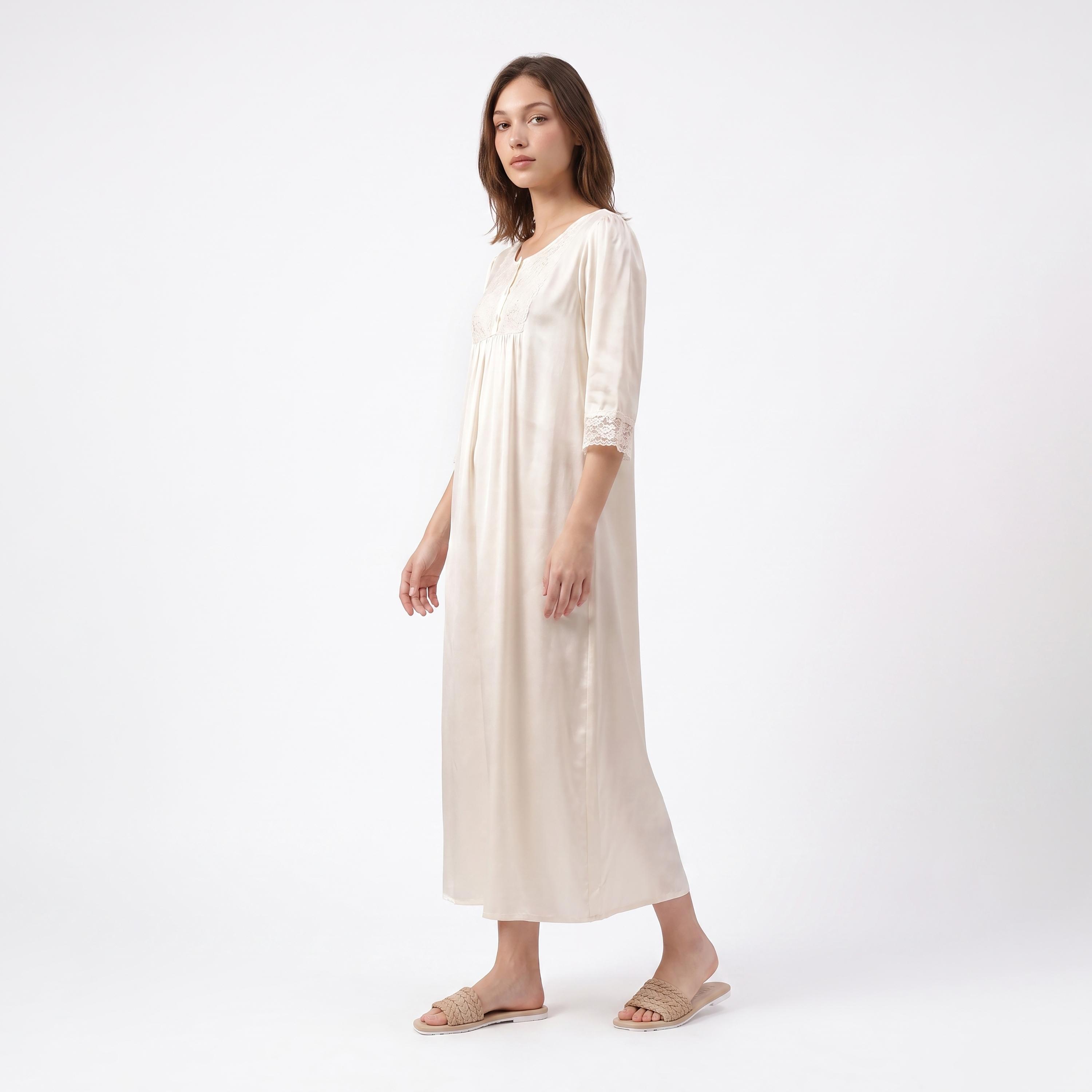 قميص نوم طويل (نايتي) أنيق من الساتان باللون الأبيض للنساء من كلوفيا-women-clothing-nightwear-nighties-image-3