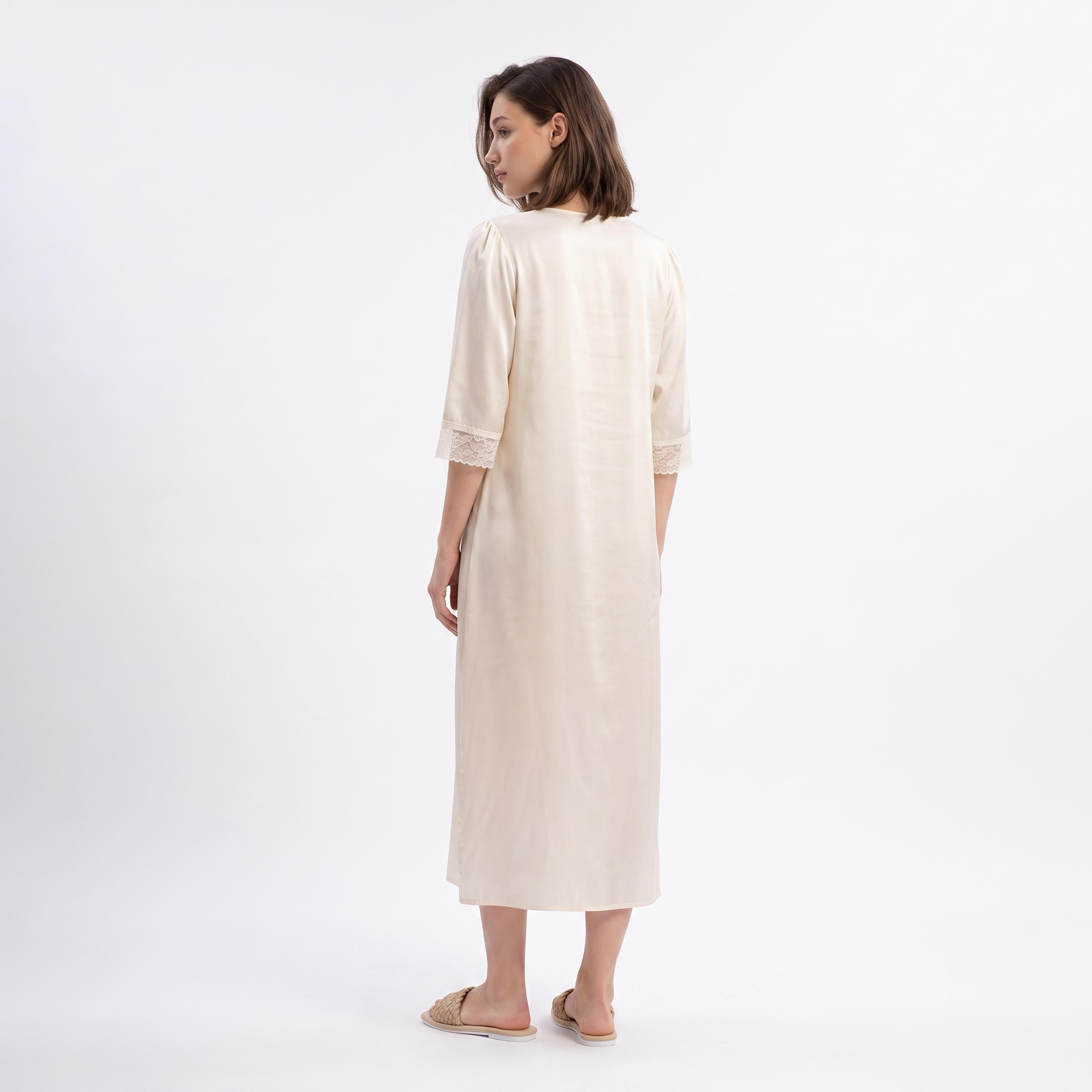 قميص نوم طويل (نايتي) أنيق من الساتان باللون الأبيض للنساء من كلوفيا-women-clothing-nightwear-nighties-image-4