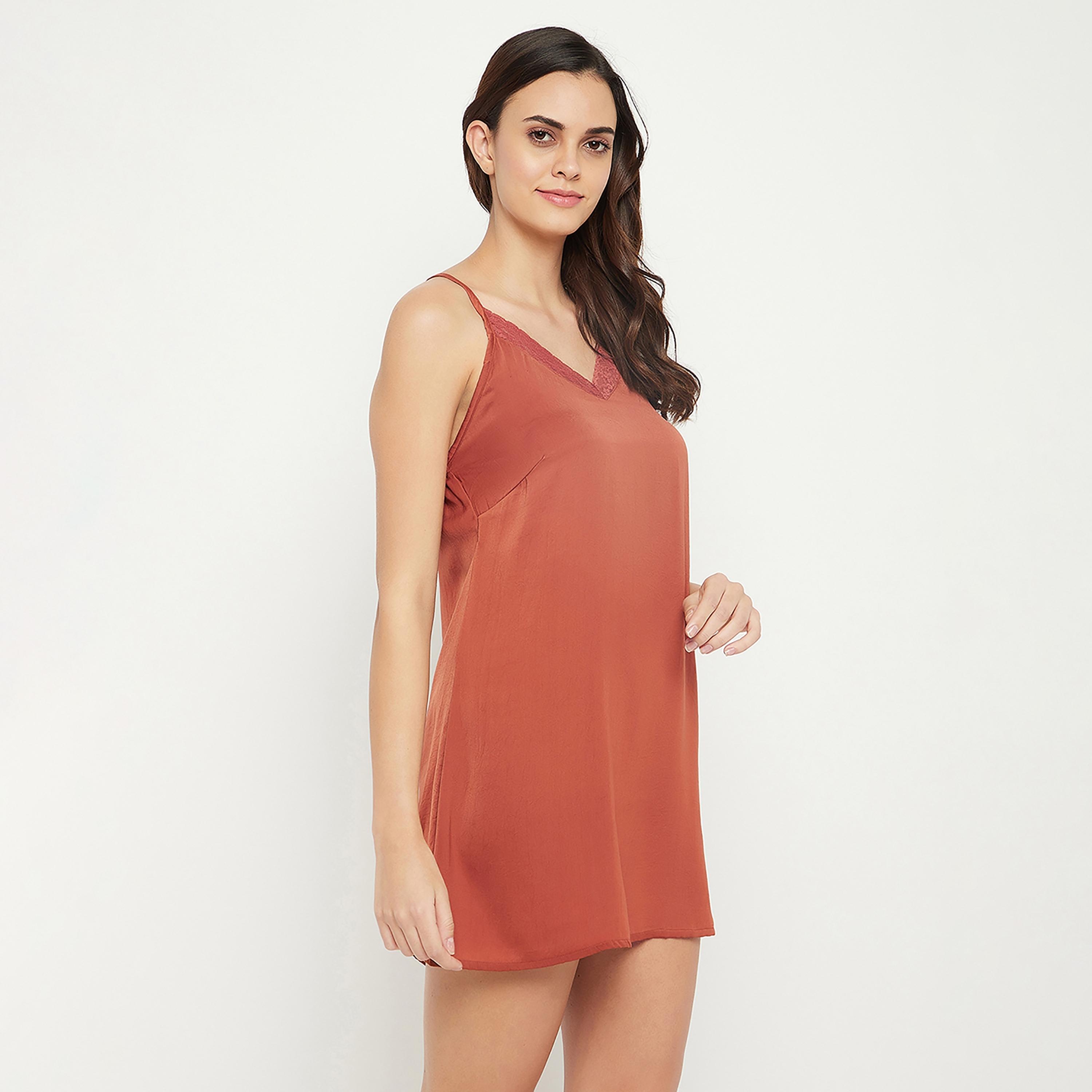 قميص نوم نسائي قصير أنيق باللون البني الصدئ من كلوفيا - ساتان-women-clothing-nightwear-nighties-image-4