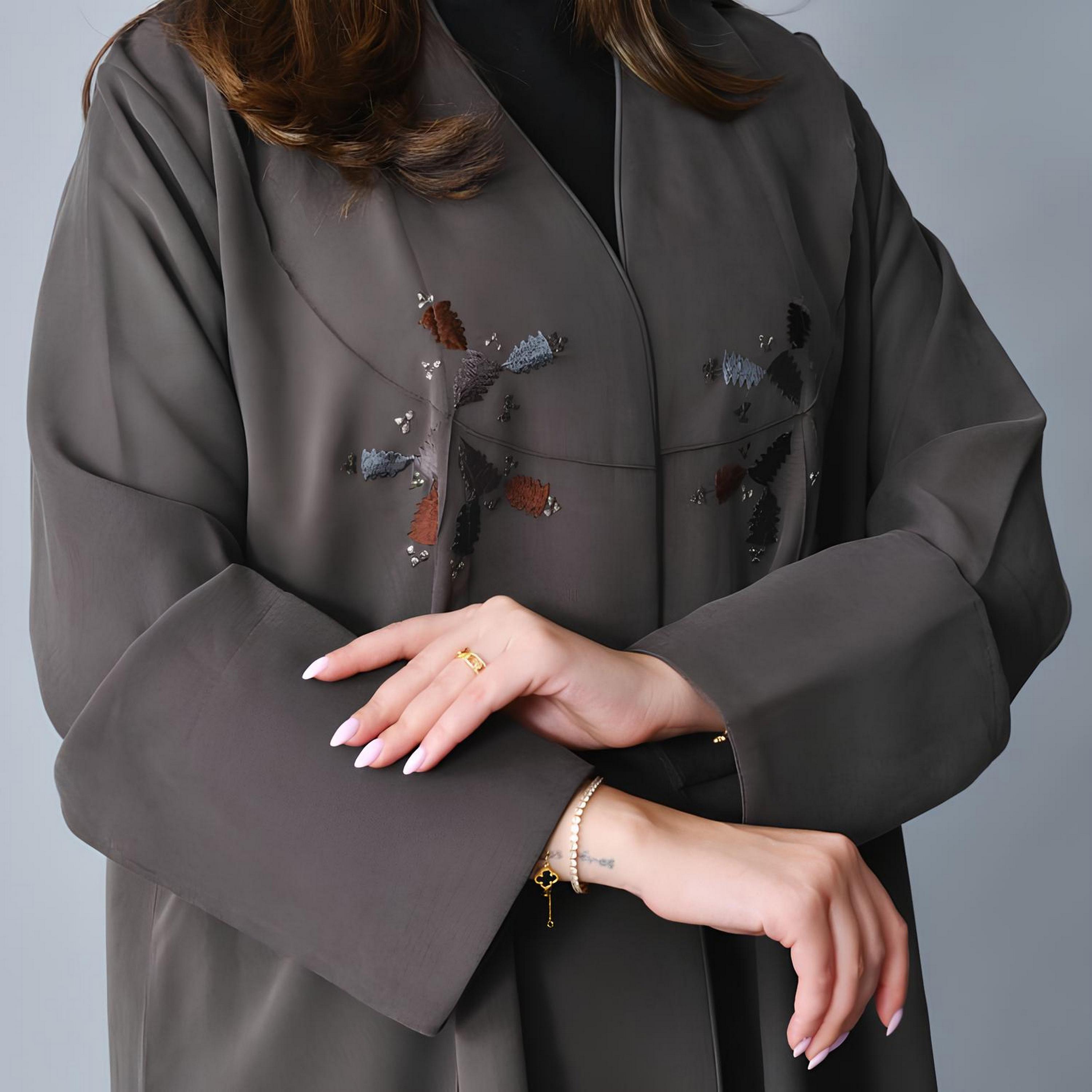 عباية سهرة بقصة "فلود" كتان مطرزة نسائية من حوراء-women-arabicclothing-abayas-image-3