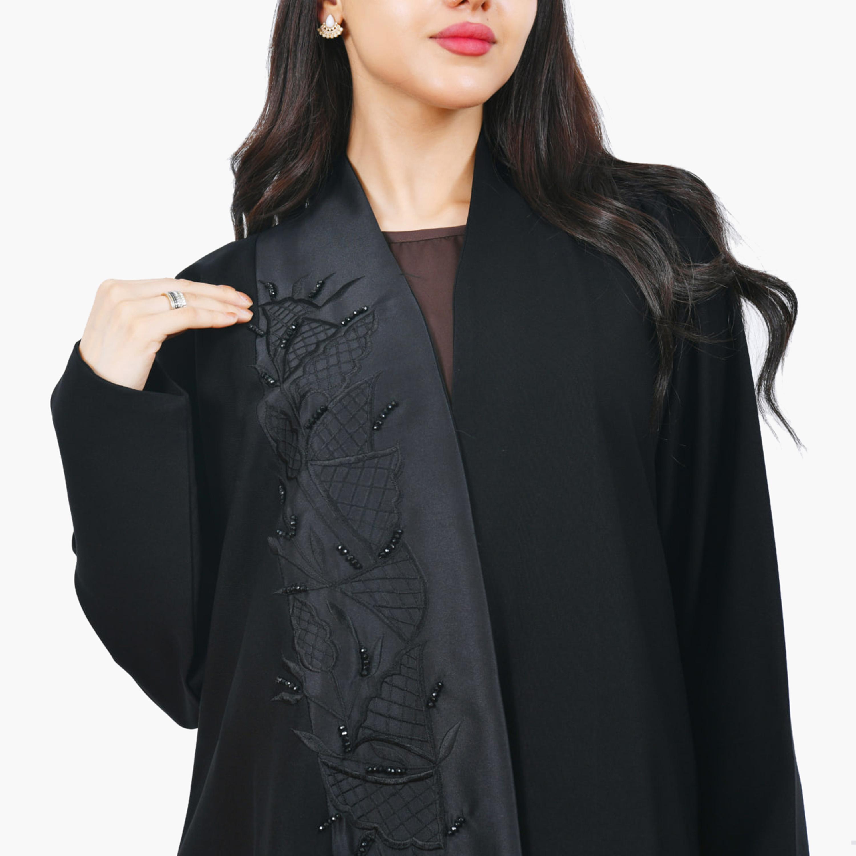 عباية نسائية سوداء مطرزة بألوان متعددة ونصف كلوش من حوراء-women-arabicclothing-abayas-image-4