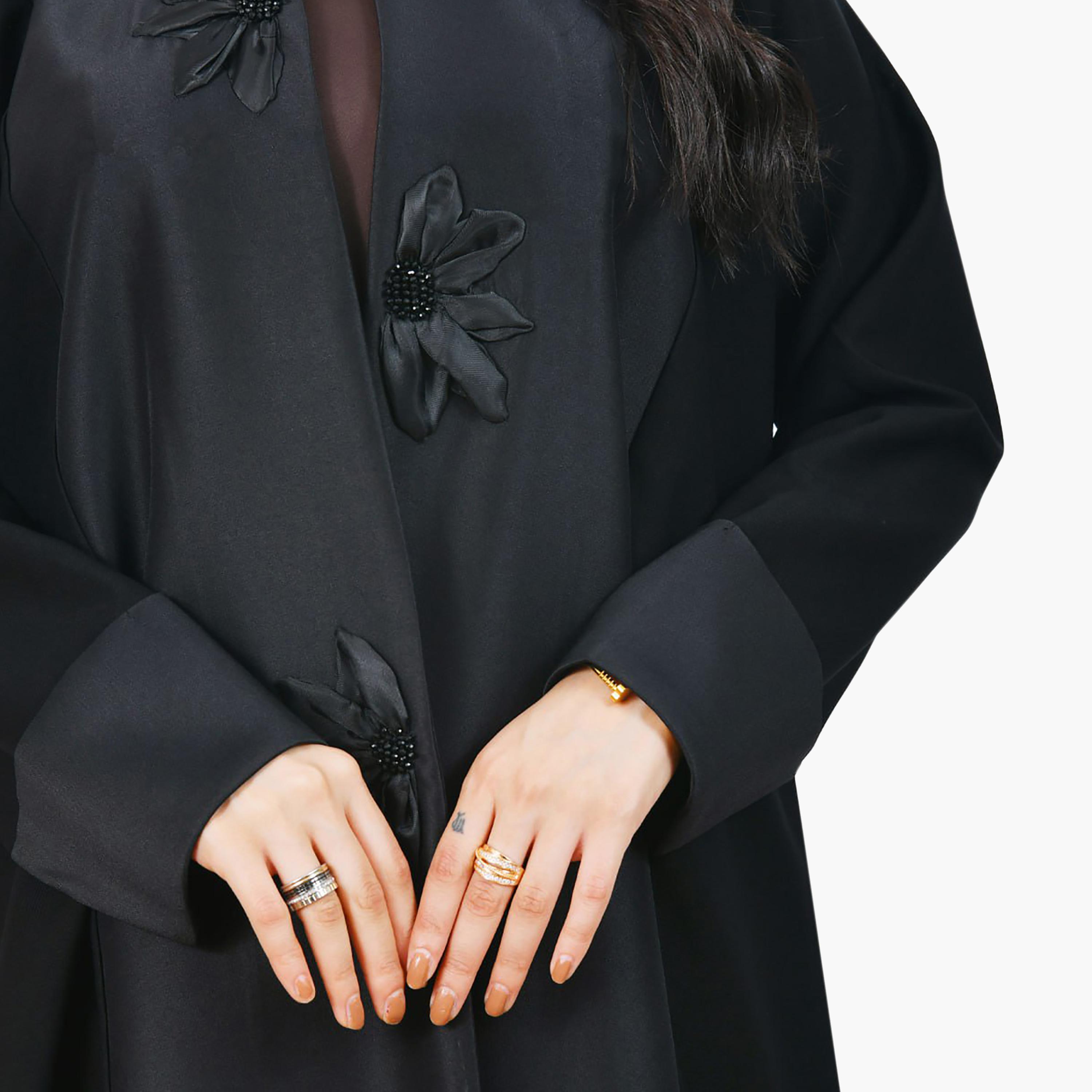 عباية سوداء من الكتان بتطريز زهور ثلاثية الأبعاد وألوان متعددة من حوراء-women-arabicclothing-abayas-image-3