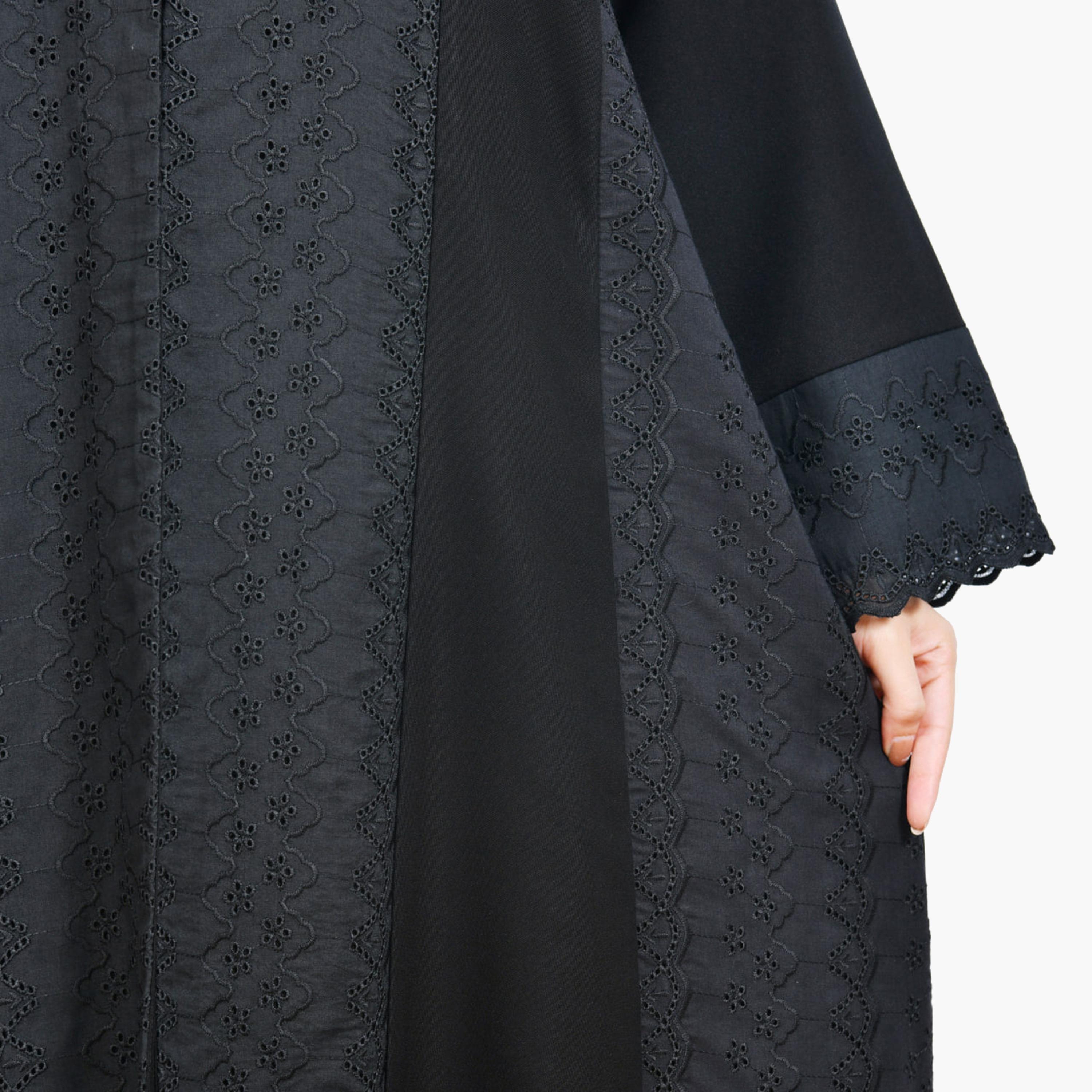 عباية سهرة نسائية من شيفلي سوداء مطرزة من الكتان نصف كلوش من حوراء-women-arabicclothing-abayas-image-4