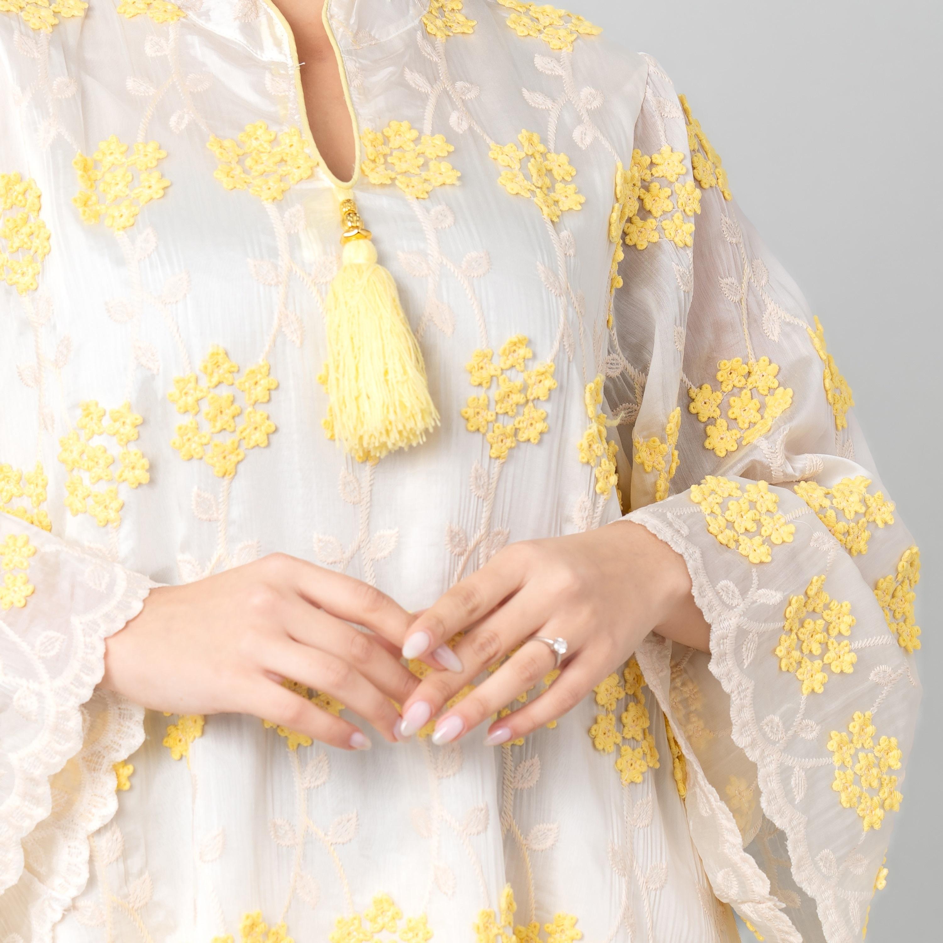 جلابية نسائية بأكمام واسعة ومطرزة بنقشة زهور من إككسا-women-arabicclothing-jalabiyas-image-2