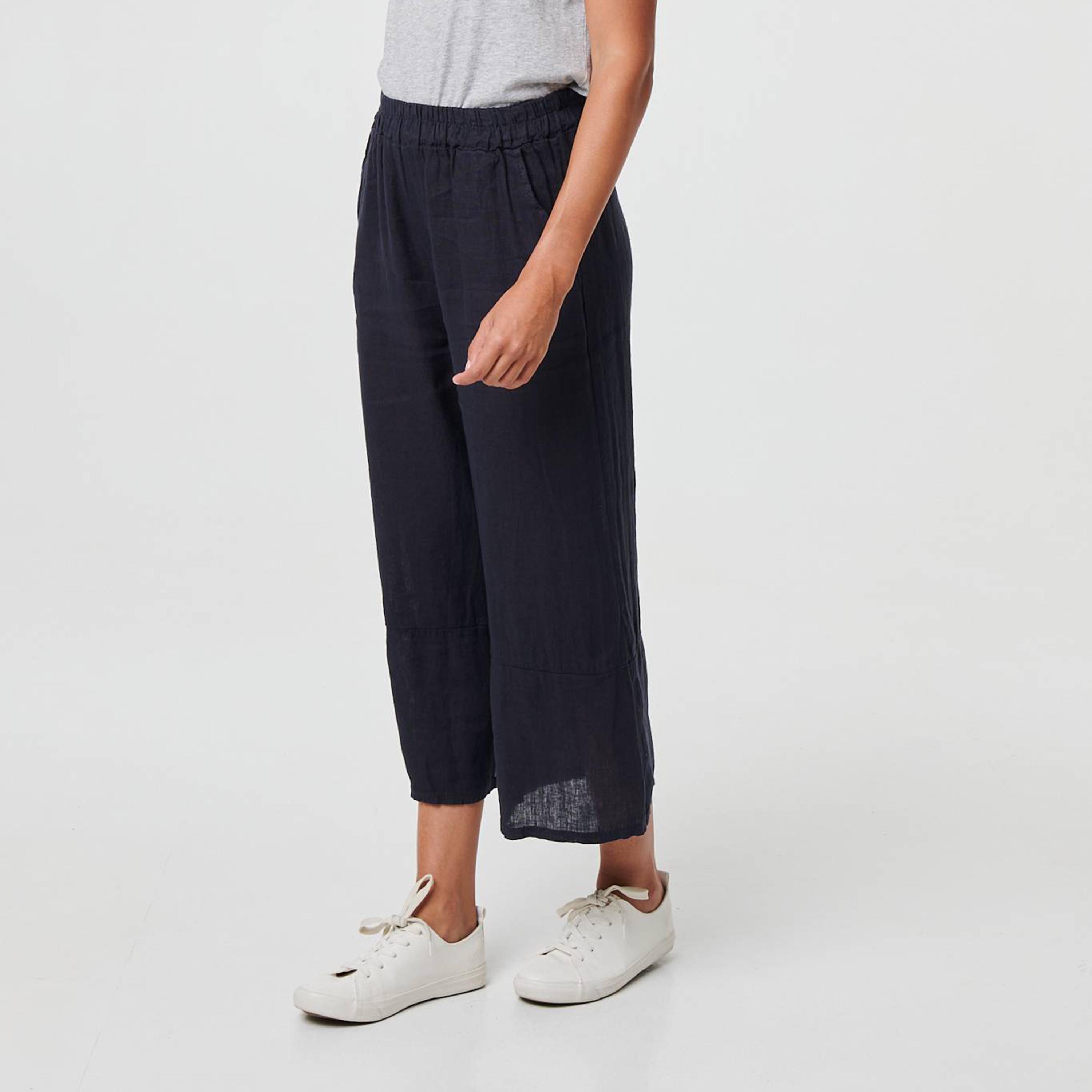 بنطلون نسائي "كروبد" قصير من الكتان من إيزابيل لندن-women-clothing-bottoms-trousers-image-3