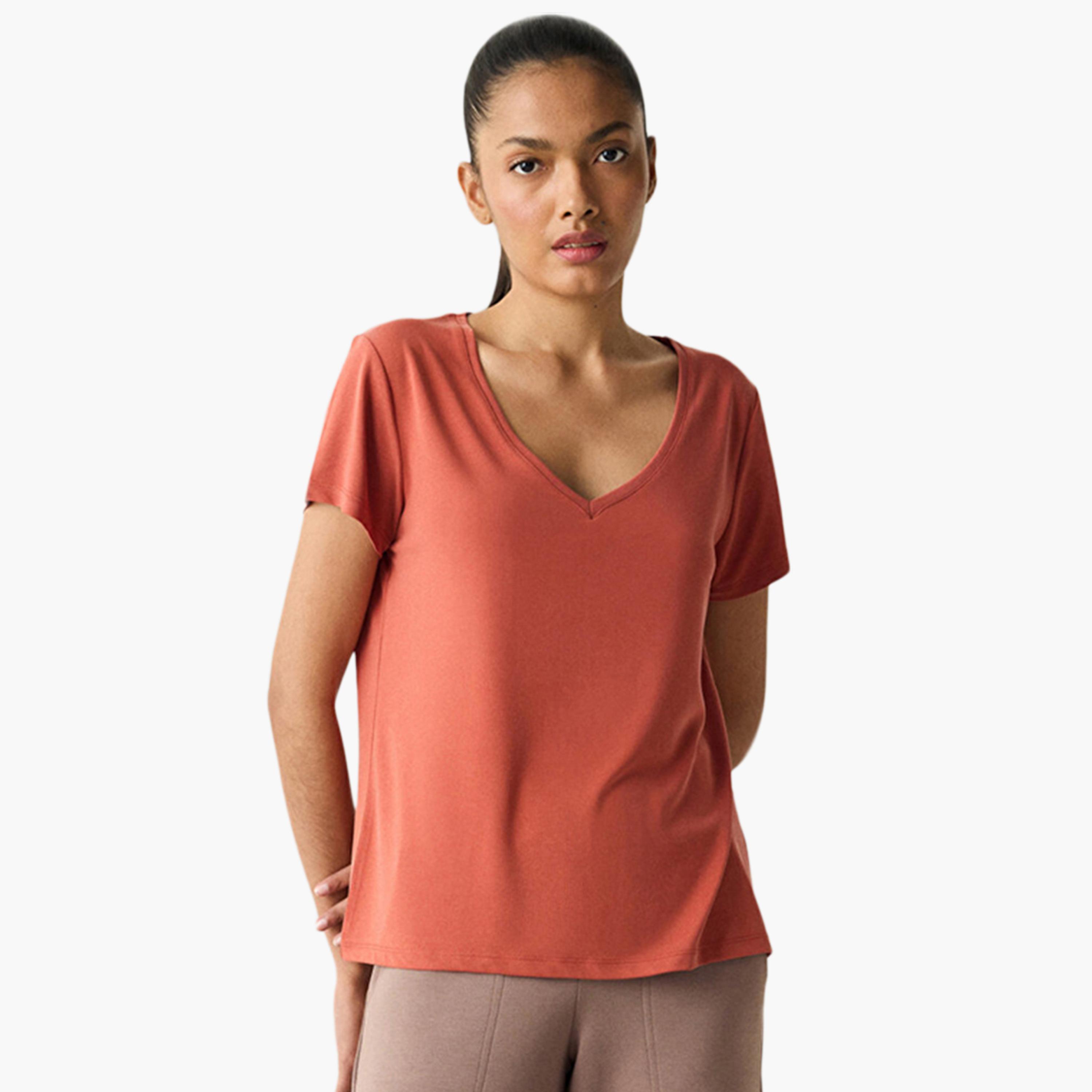 تي شيرت نسائي أحمر من بينتي-women-clothing-tshirts-image-1