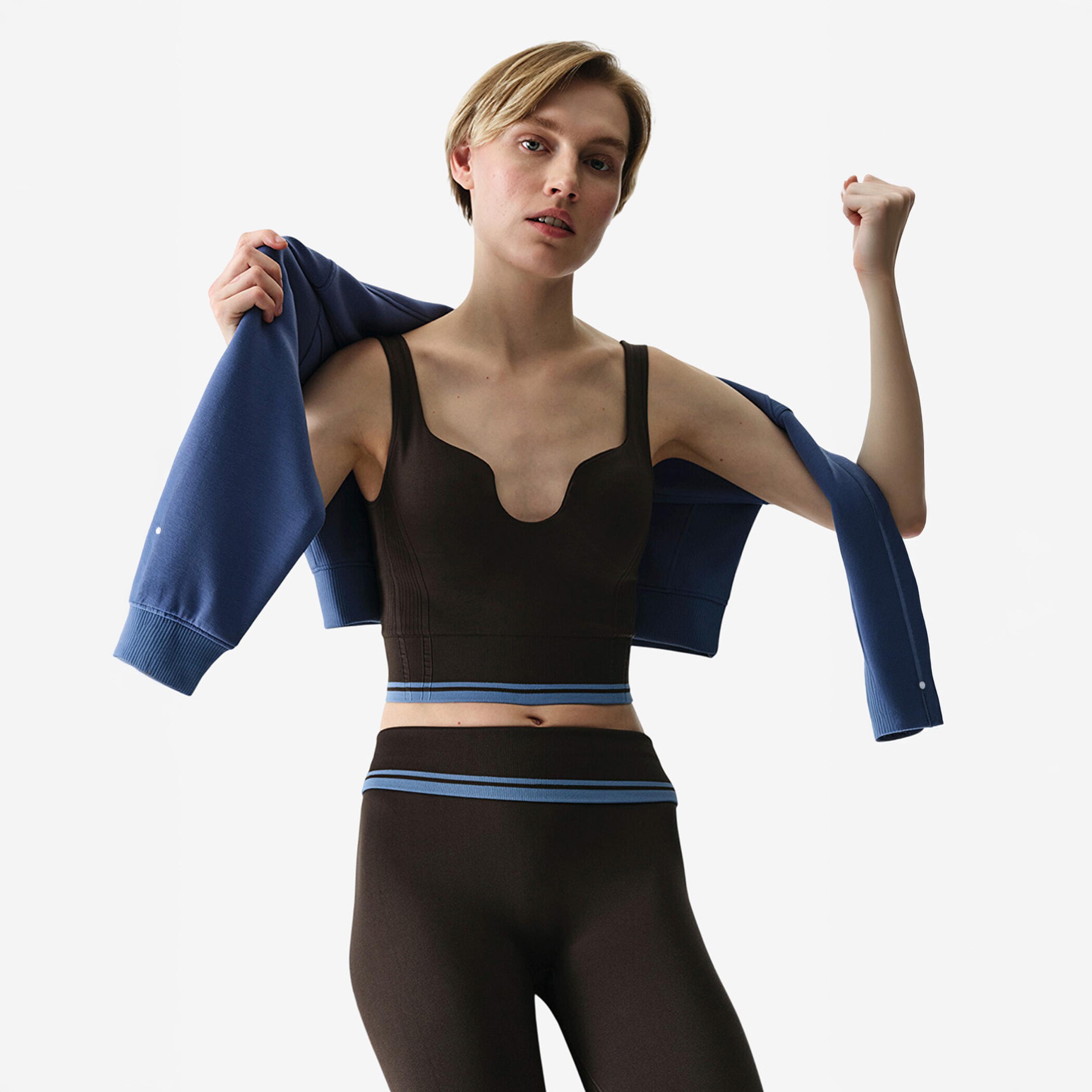 توب كروب حريمي بقصة ضيقة (سليم فيت) سادة بدون أكمام وفتحة رقبة عميقة من بينتي-women-clothing-shirtsandblouses-blouses-image-3