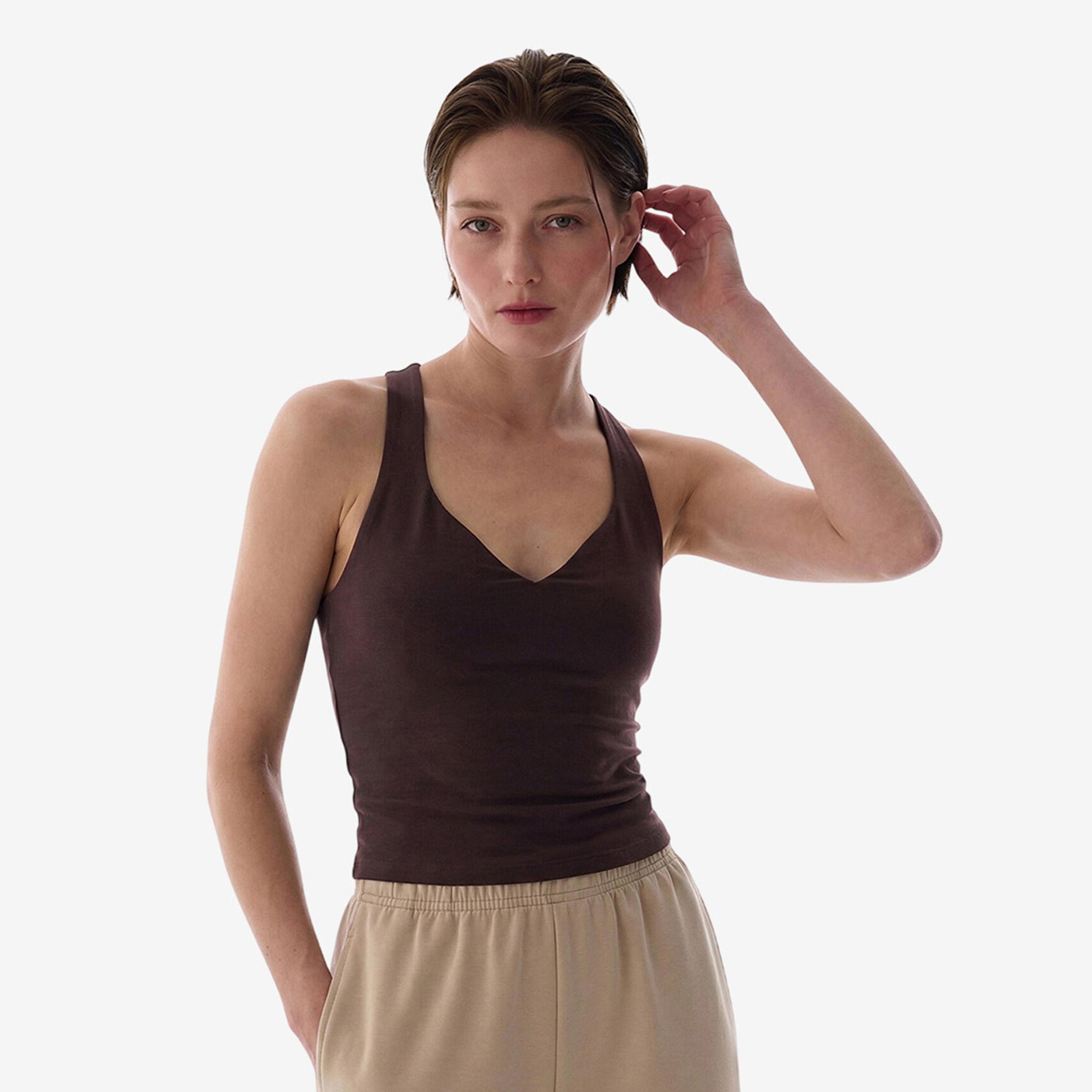 تيشيرت حمالات (تانك توب) حريمي بقصة ضيقة (سليم فيت) سادة بدون أكمام وفتحة رقبة V من بينتي-women-clothing-shirtsandblouses-blouses-image-1