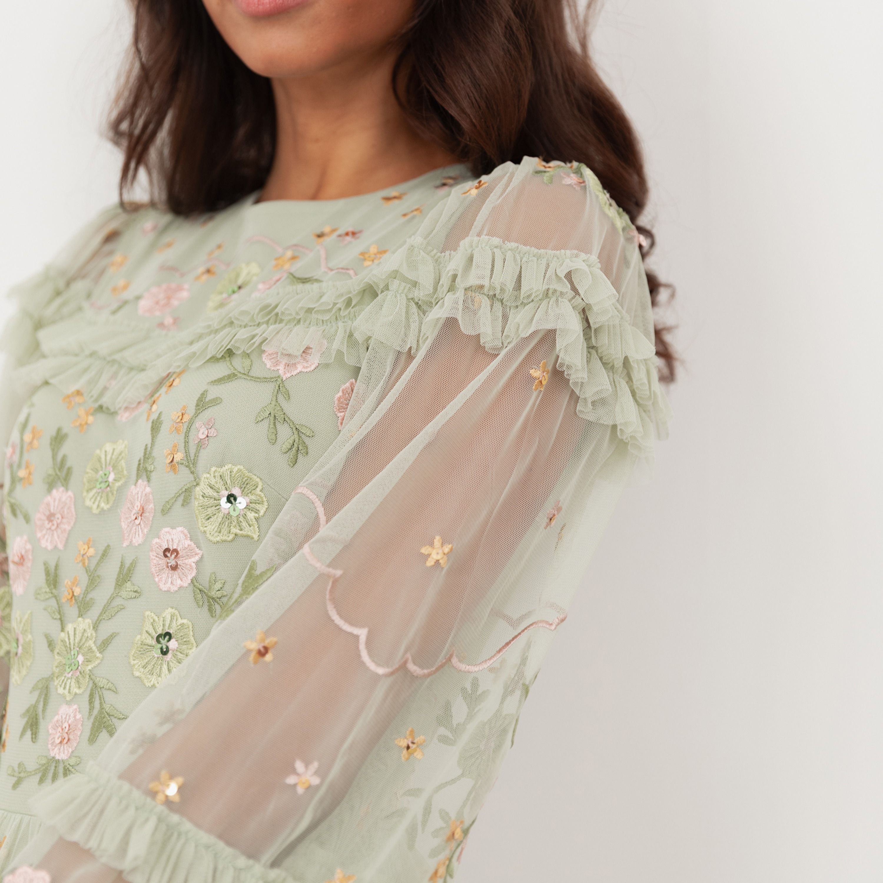فستان سهرة ماكسي نسائي من مايا ديلوكس، من التل المطرز، بأكمام منفوخة وطبقات كشكش-women-clothing-dresses-image-11