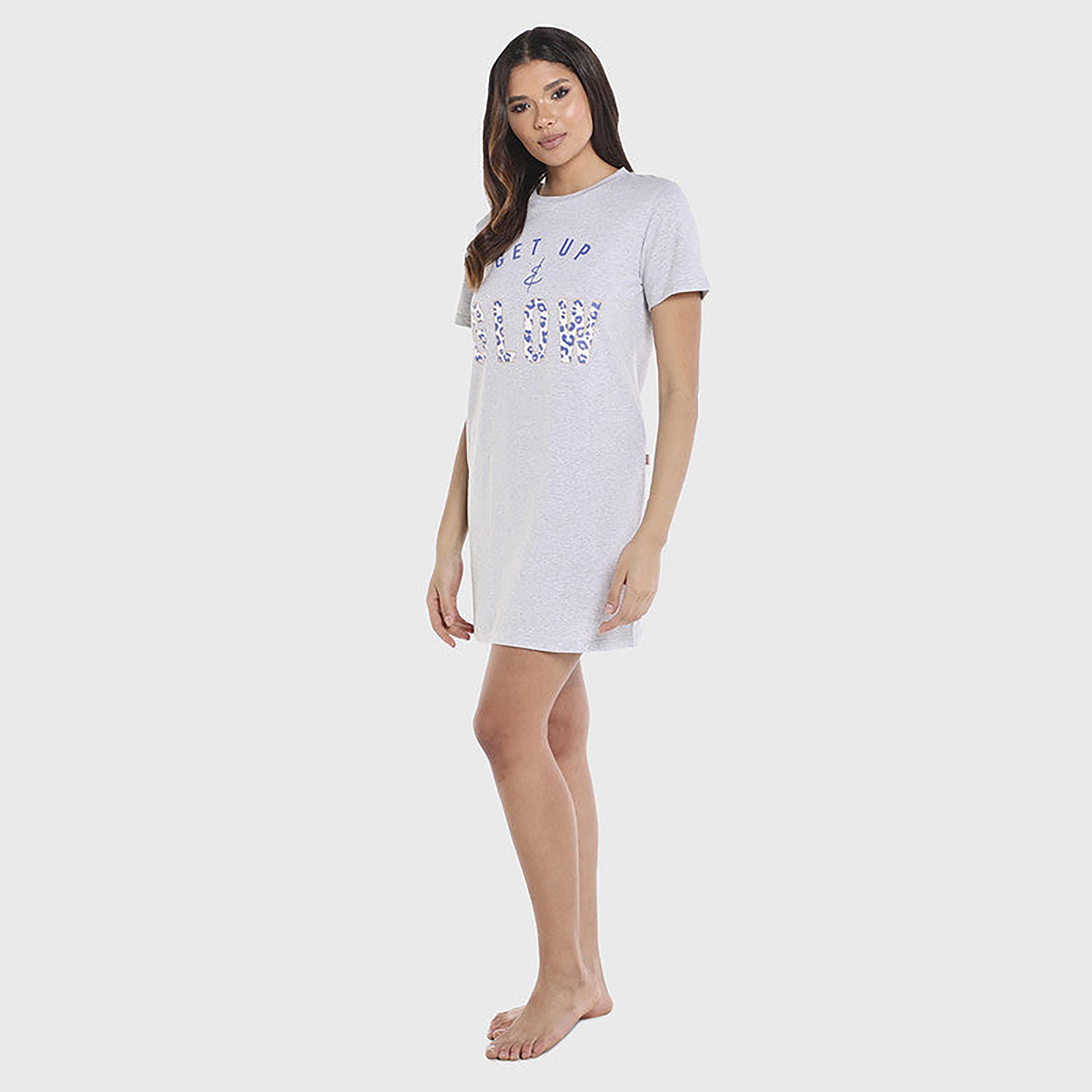 فستان تيشيرت نسائي بأكمام قصيرة بطبعة من Isla & Evie برقبة دائرية-women-clothing-nightwear-nighties-image-3