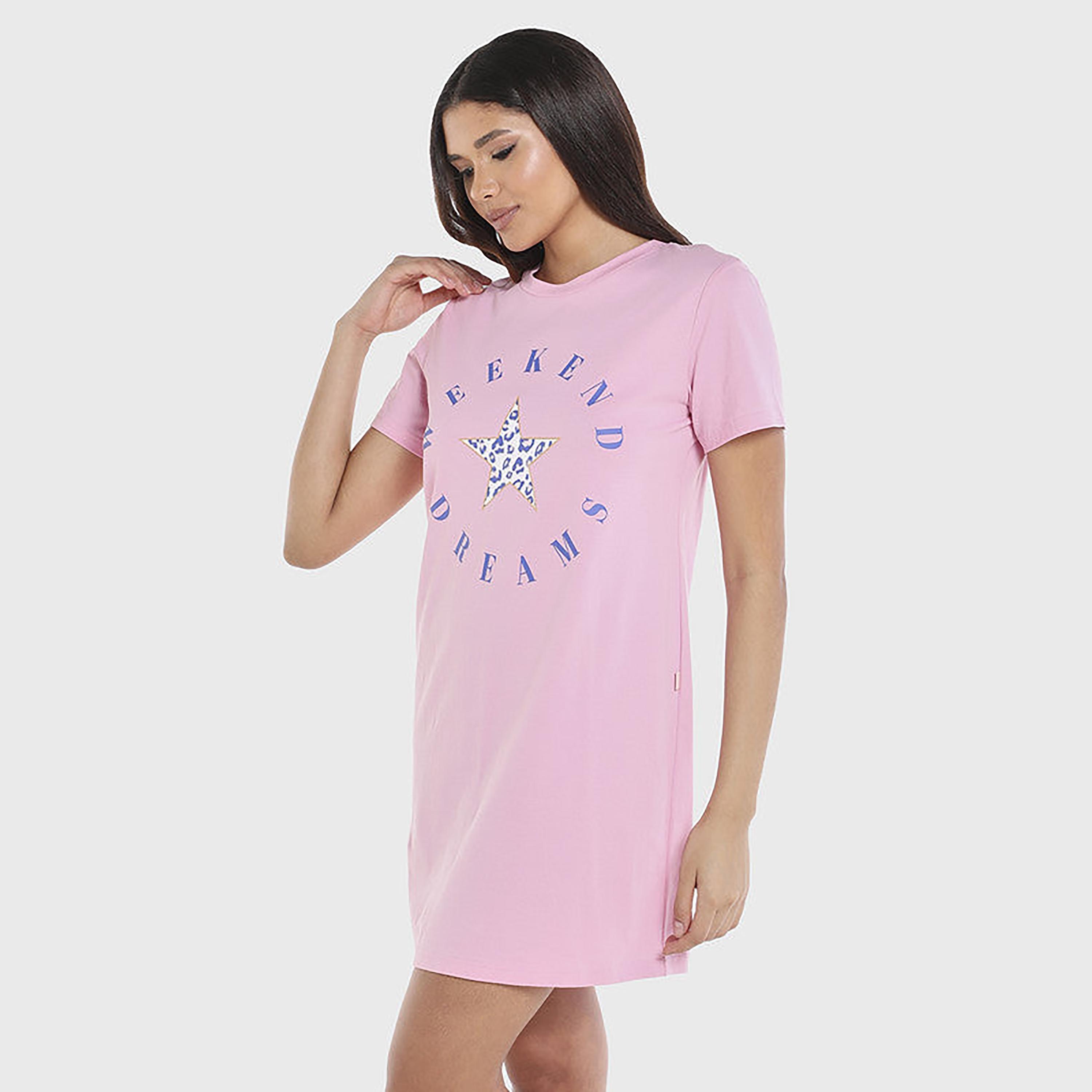 فستان تيشيرت نسائي بأكمام قصيرة بطبعة من Isla & Evie برقبة دائرية-women-clothing-nightwear-nighties-image-4