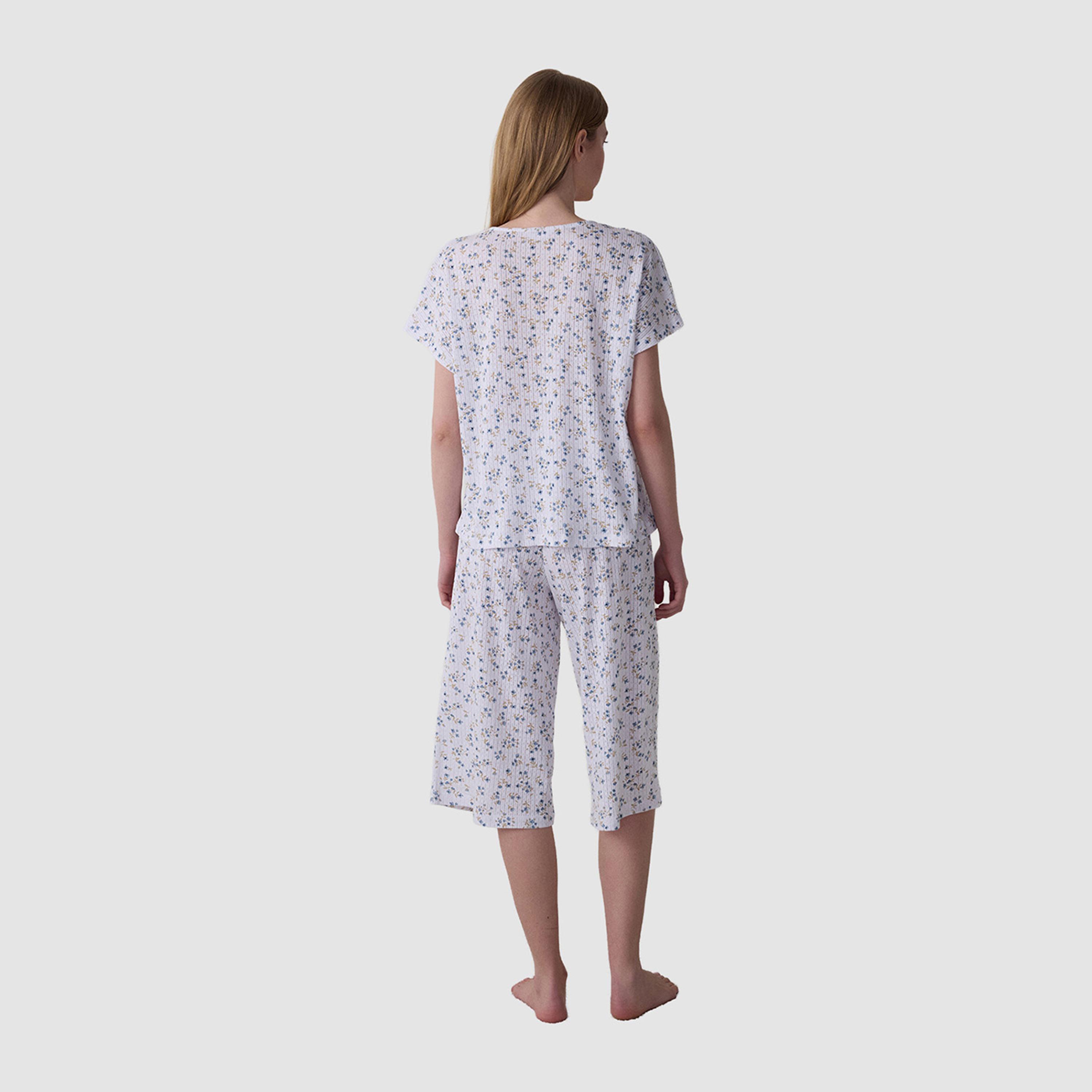 طقم نسائي قطني بطبعة زهور مكون من بلوزة وبنطلون "كابري" من بنتي-women-clothing-nightwear-pyjamas-longsets-image-2
