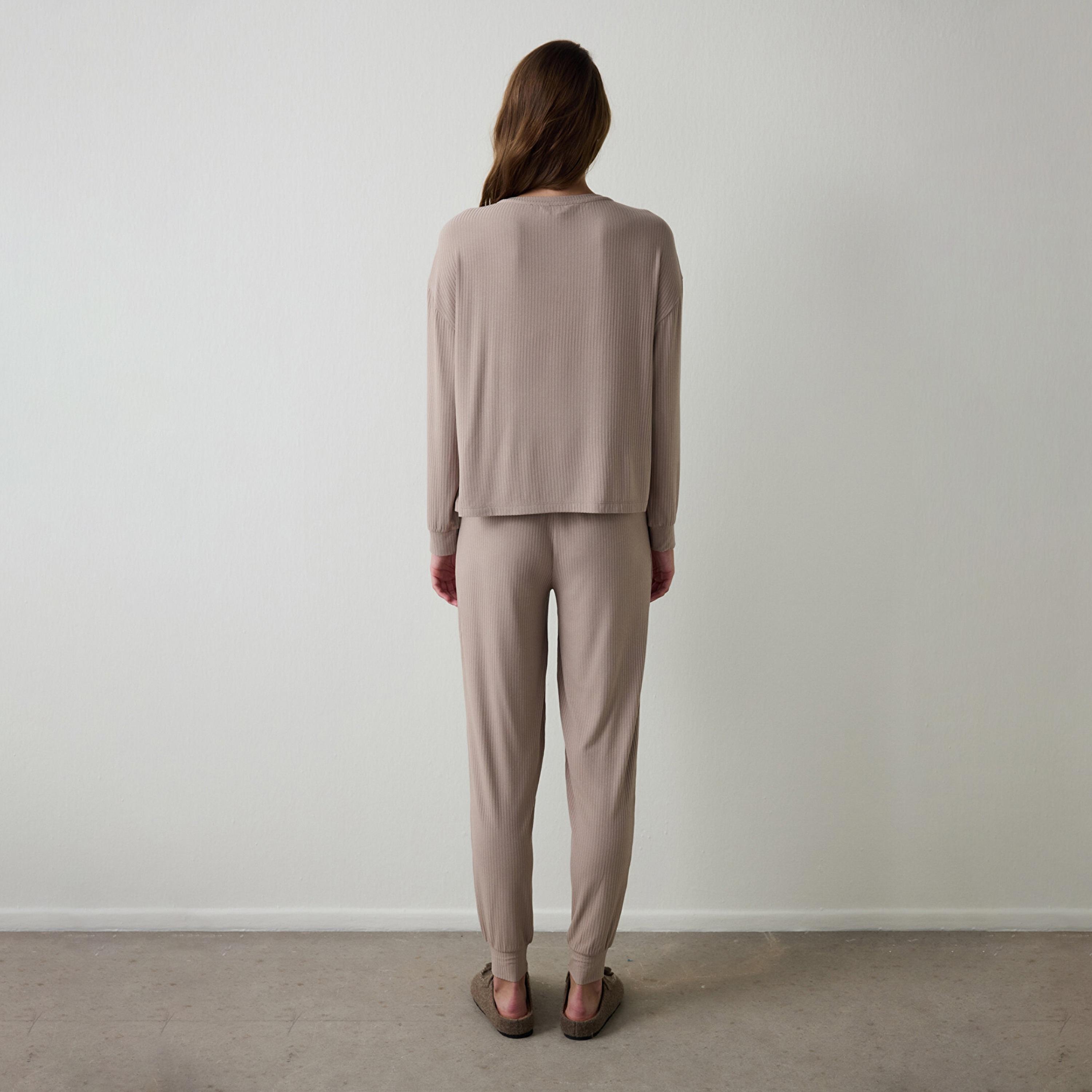 طقم بيجاما نسائي من النايلون بقماش بارز مكون من بلوزة وبنطلون من بنتي-women-clothing-nightwear-pyjamas-longsets-image-2