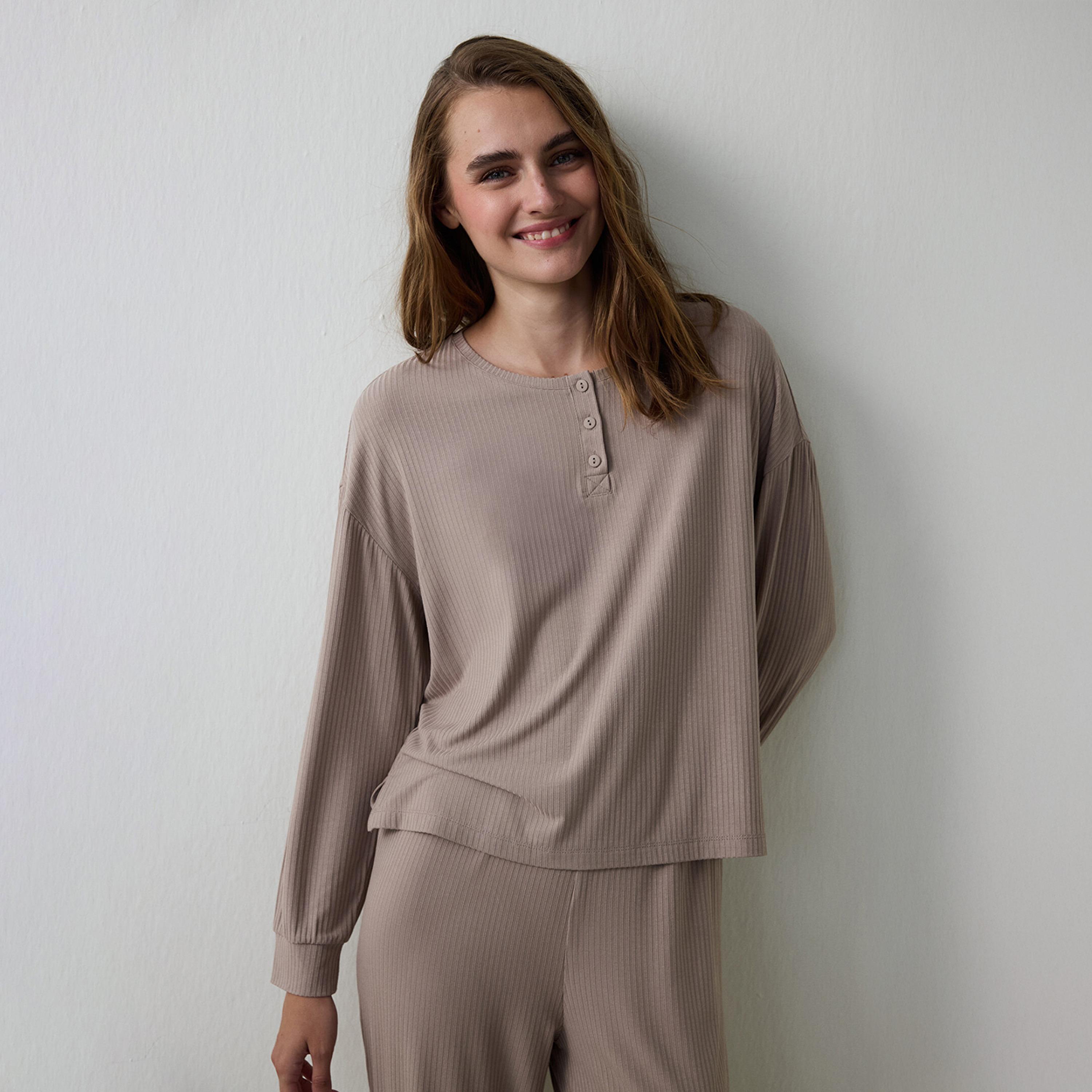 طقم بيجاما نسائي من النايلون بقماش بارز مكون من بلوزة وبنطلون من بنتي-women-clothing-nightwear-pyjamas-longsets-image-3