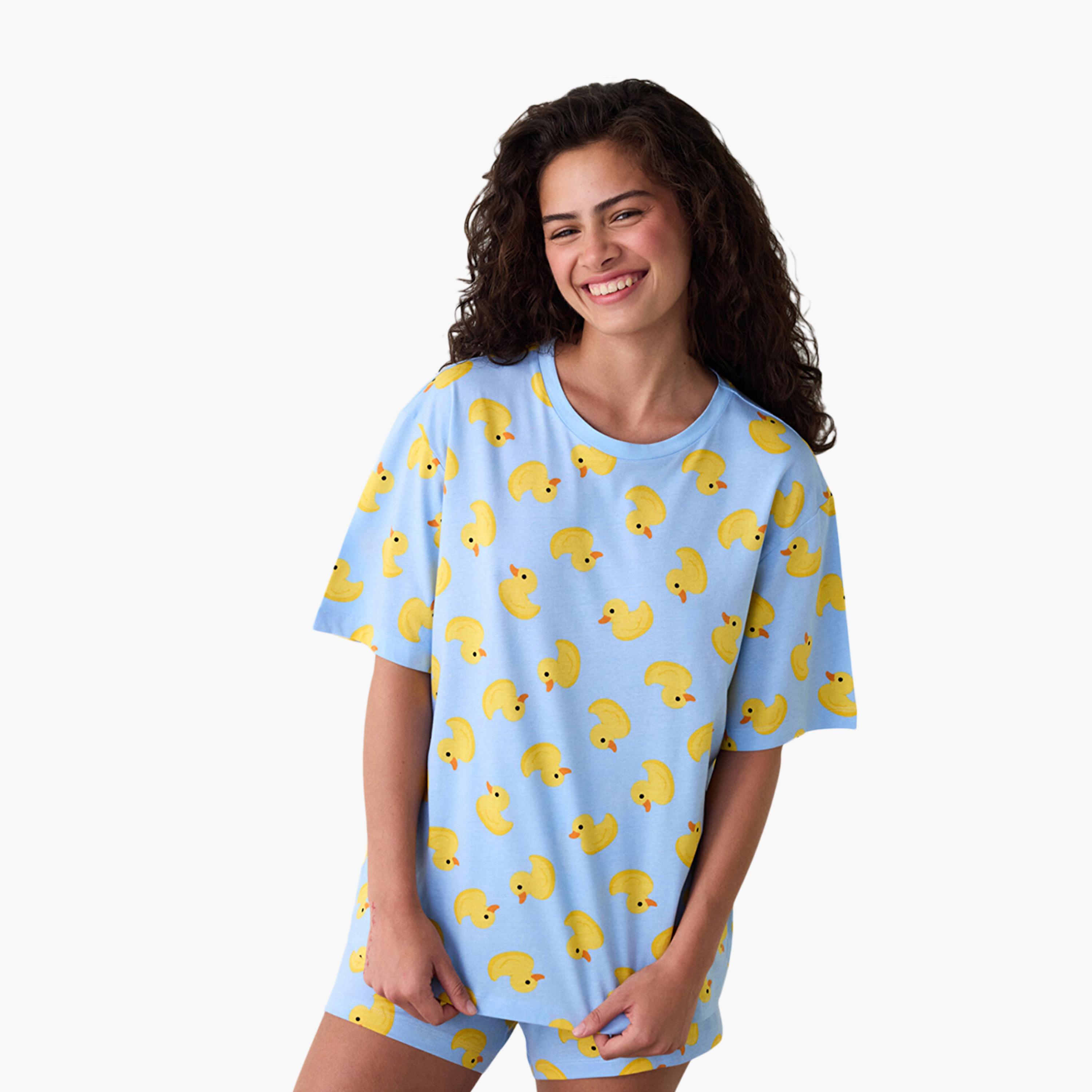 طقم تي شيرت وشورت نسائي بطبعة بطة كاملة من بينتي-women-clothing-nightwear-pyjamas-shortsets-image-2
