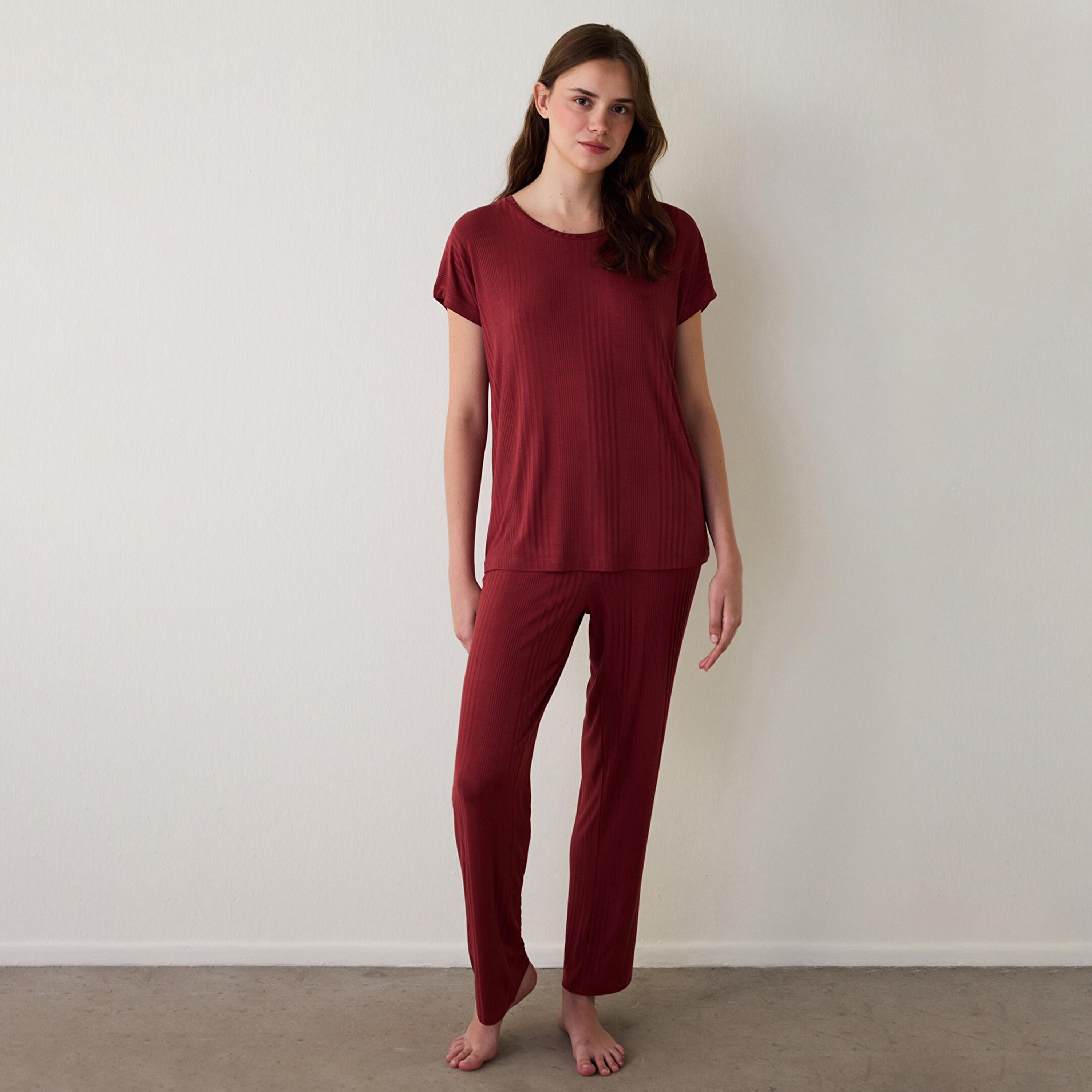 طقم بيجاما نسائي بقماش بارز مكون من بلوزة وبنطلون من بنتي-women-clothing-nightwear-pyjamas-longsets-image-1