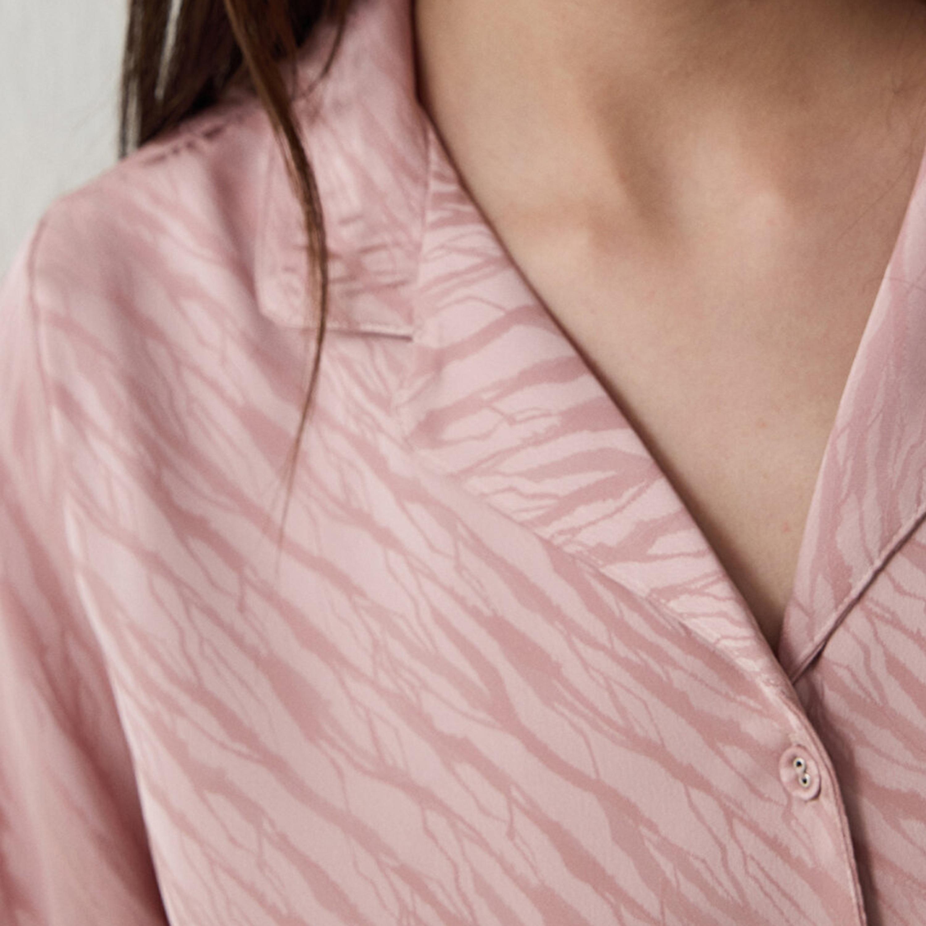 طقم بيجاما نسائي بقماش بارز مكون من قميص وبنطلون من بنتي-women-clothing-nightwear-pyjamas-longsets-image-3