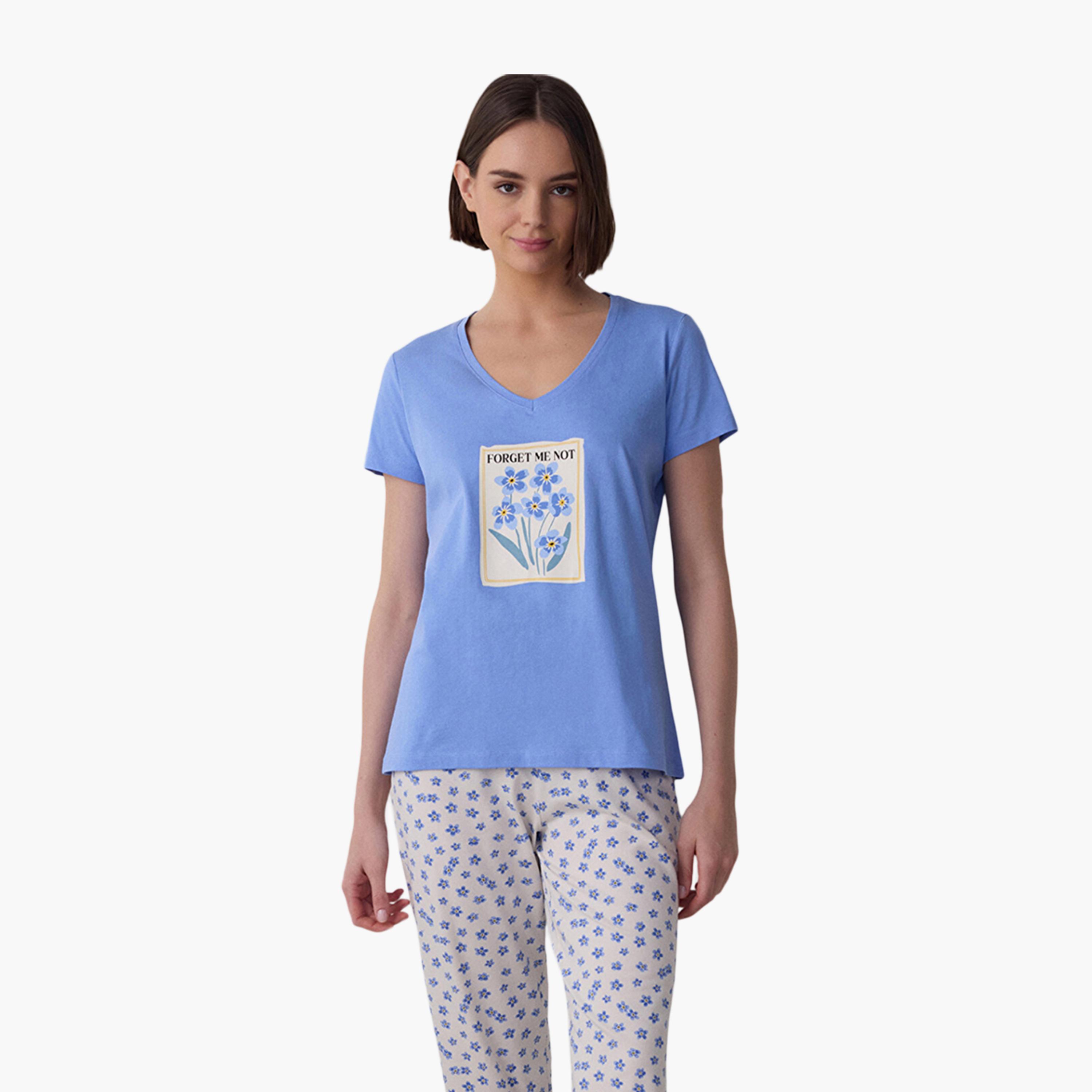 طقم تي شيرت وبنطال كابري نسائي بطبعة جرافيكية من بينتي-women-clothing-nightwear-pyjamas-longsets-image-2