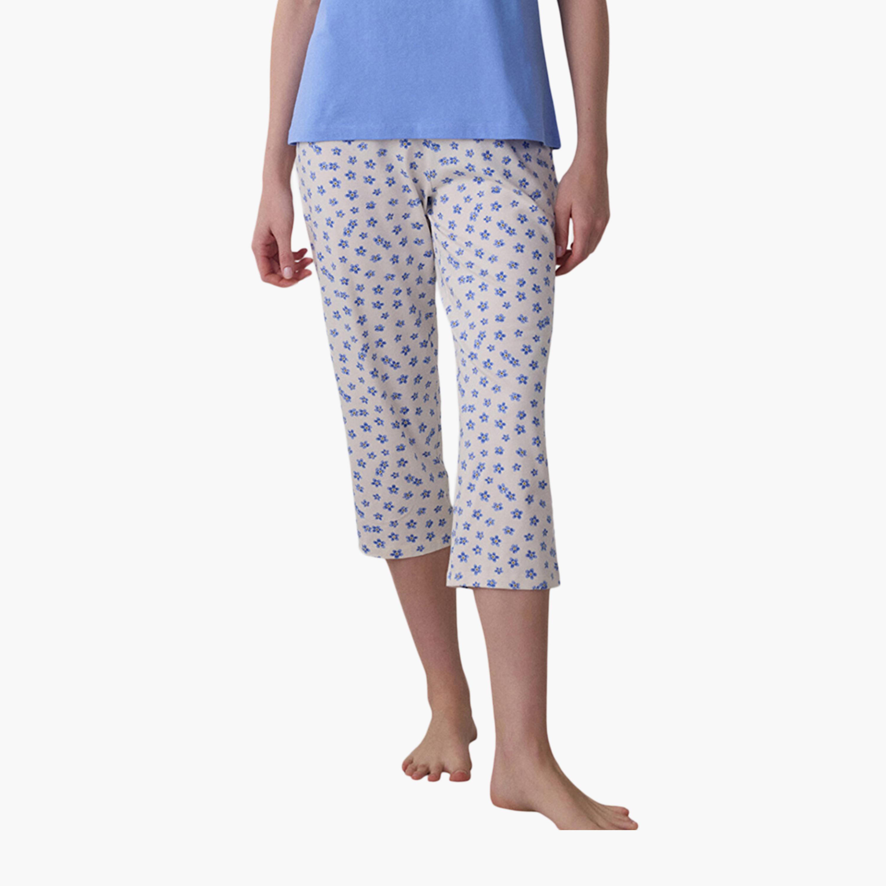 طقم تي شيرت وبنطال كابري نسائي بطبعة جرافيكية من بينتي-women-clothing-nightwear-pyjamas-longsets-image-3