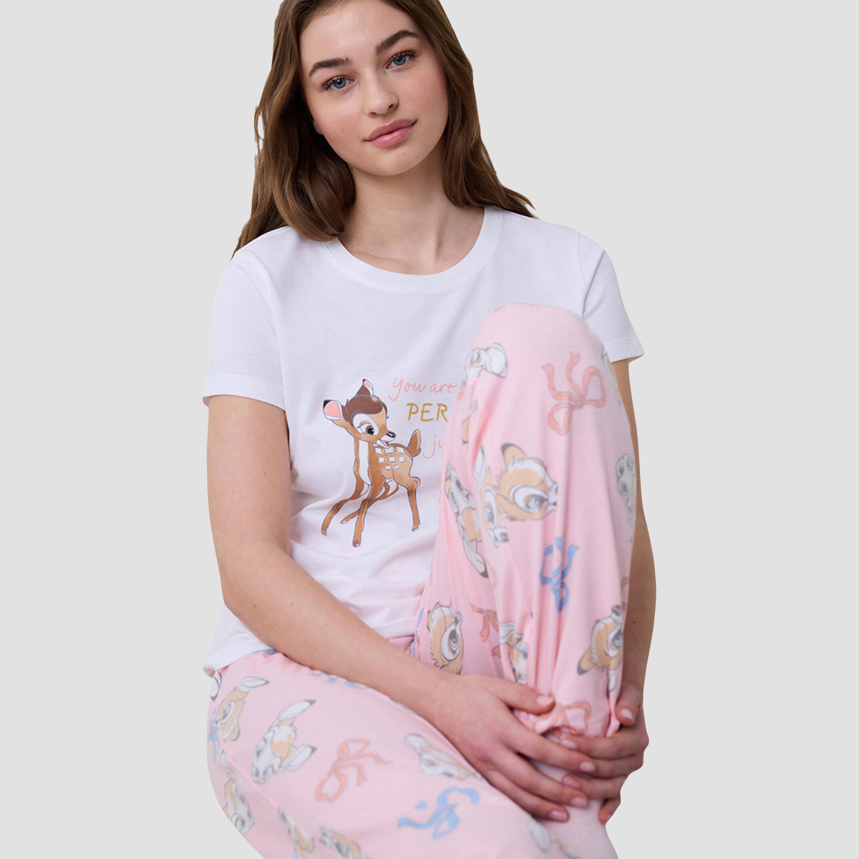 طقم تي شيرت وبيجامة نسائي بطبعة جرافيكية من بينتي-women-clothing-nightwear-pyjamas-longsets-image-5