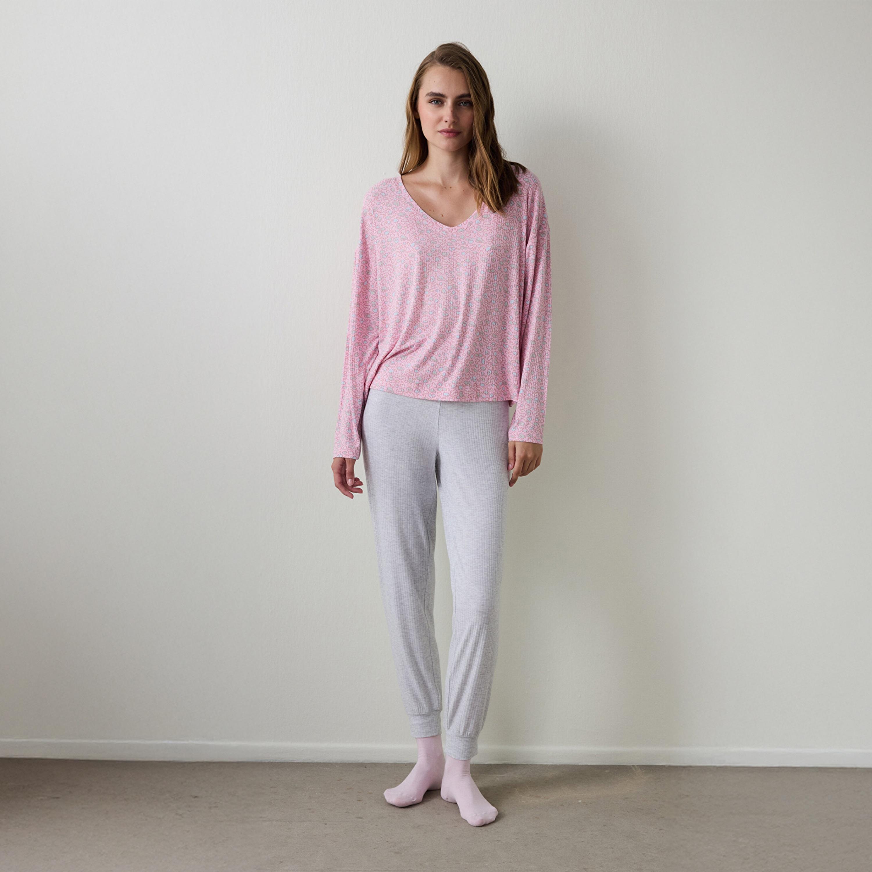 بلوزة نسائية "سليم فيت" مطبوعة بياقة سبعة وأكمام طويلة من بنتي-women-clothing-nightwear-pyjamas-tops-image-2
