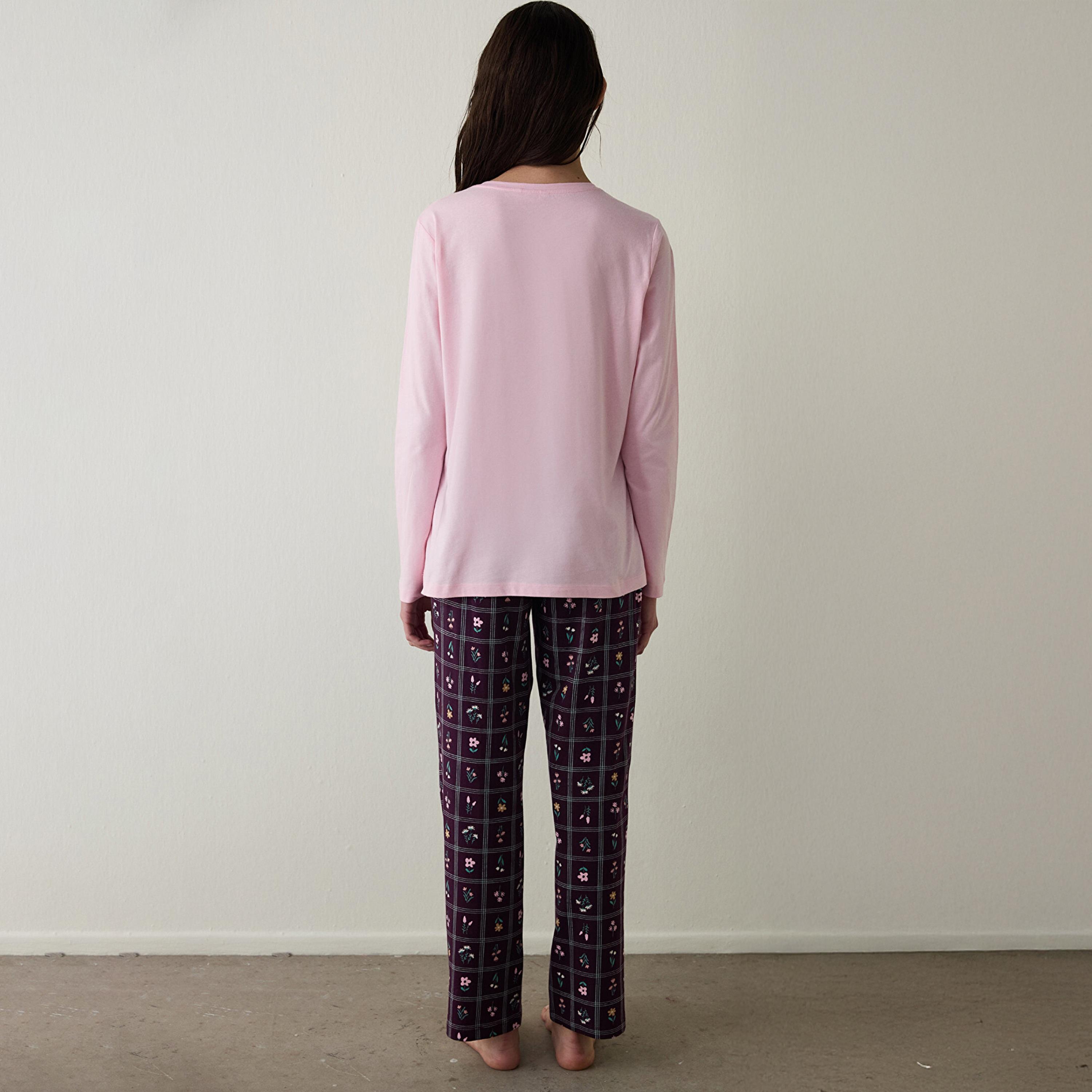 طقم بيجاما نسائي قطني بطبعة جرافيك مكون من تيشيرت وبنطلون من بنتي-women-clothing-nightwear-pyjamas-longsets-image-2