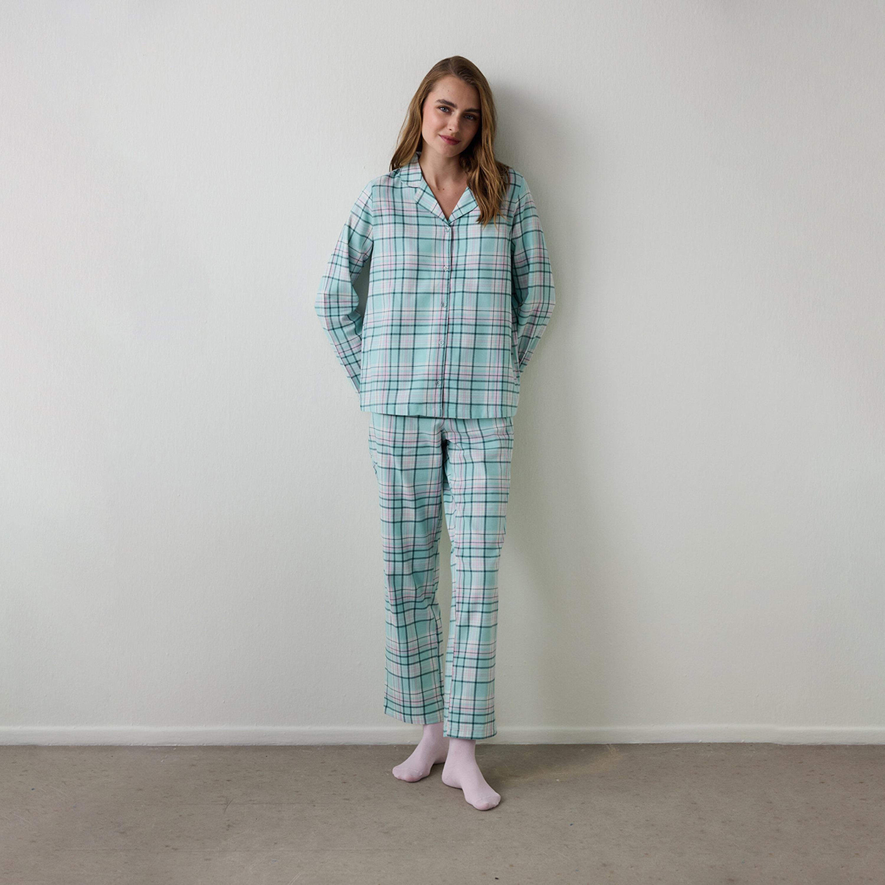 طقم بيجاما نسائي قطني بتصميم مربعات مكون من قميص وبنطلون من بنتي-women-clothing-nightwear-pyjamas-longsets-image-1