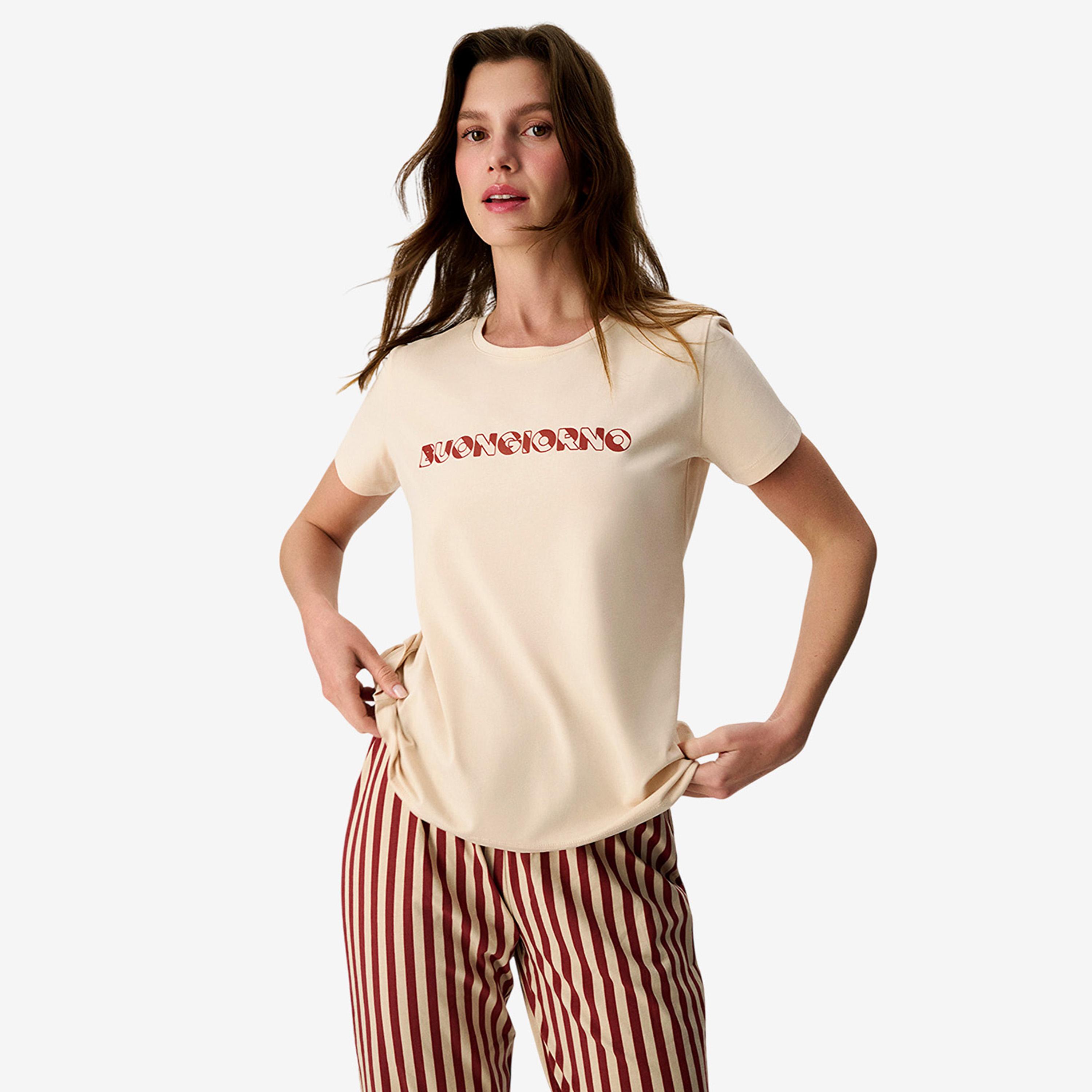 طقم بيجامة حريمي تيشيرت مخطط بفتحة رقبة مستديرة وبنطال من بينتي-women-clothing-nightwear-pyjamas-longsets-image-2