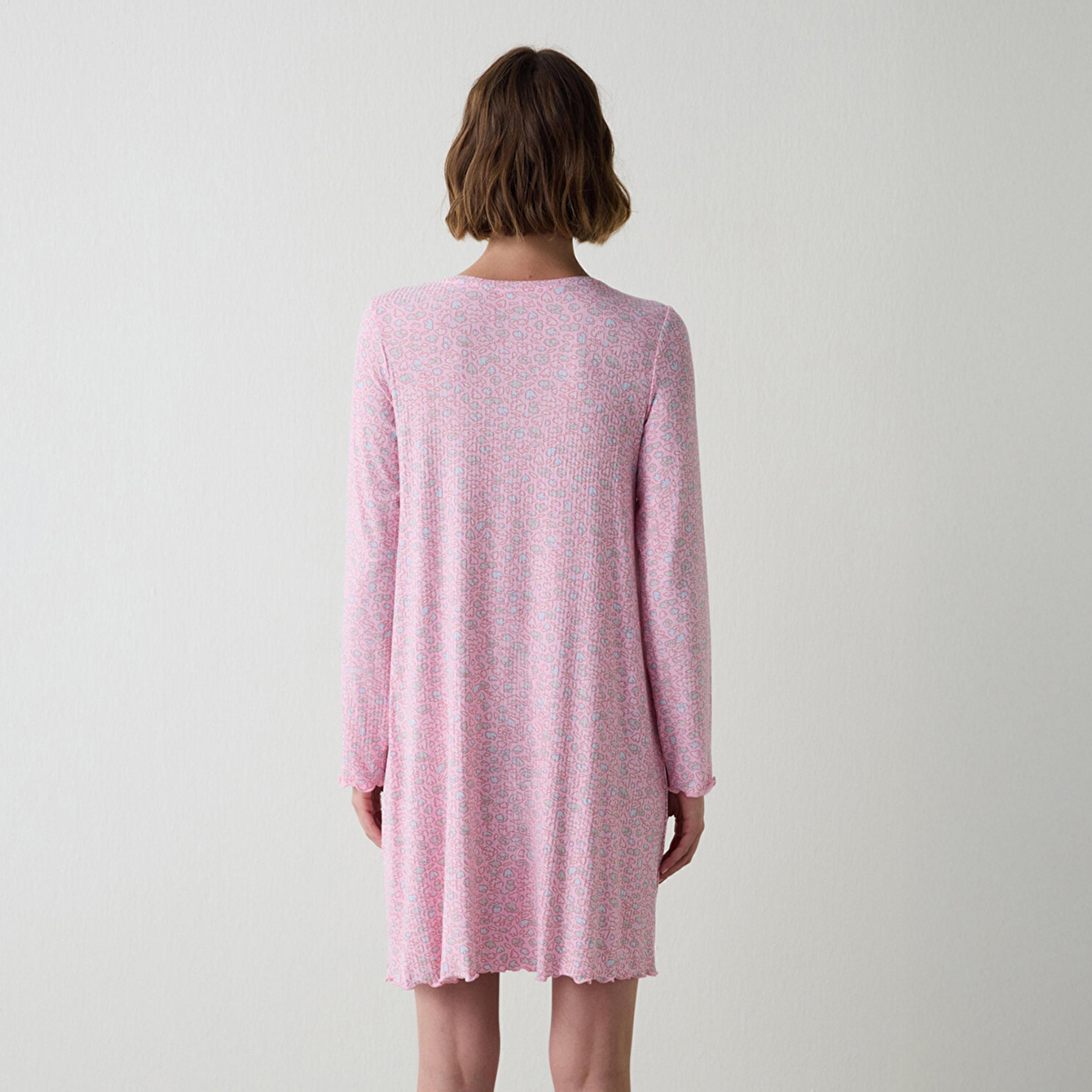 فستان نوم نسائي "أوفرسايز" مطبوع بياقة سبعة وأكمام طويلة من بنتي-women-clothing-nightwear-nighties-image-2