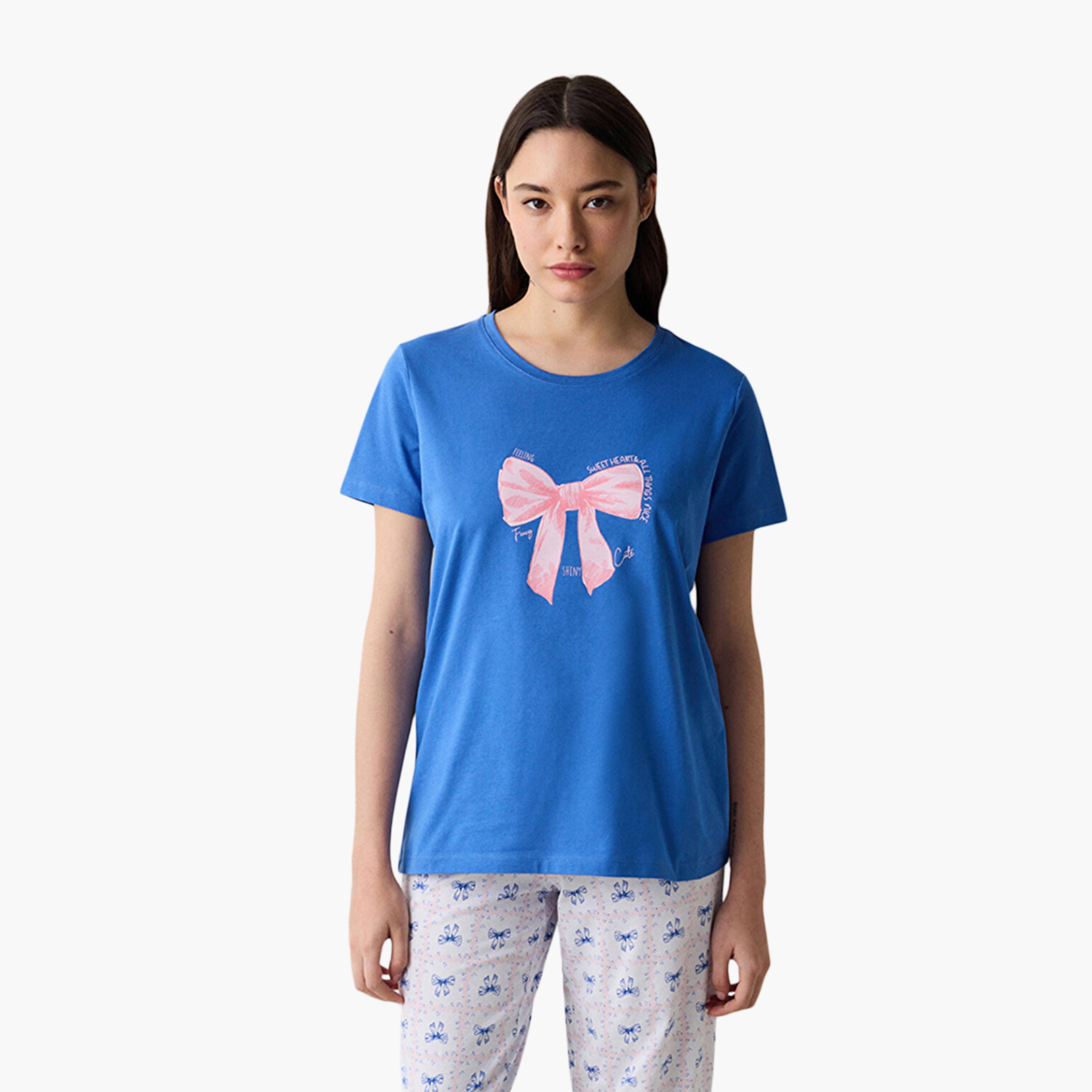 طقم تي شيرت وبيجامة نسائي بطبعة جرافيكية من بينتي-women-clothing-nightwear-pyjamas-longsets-image-2
