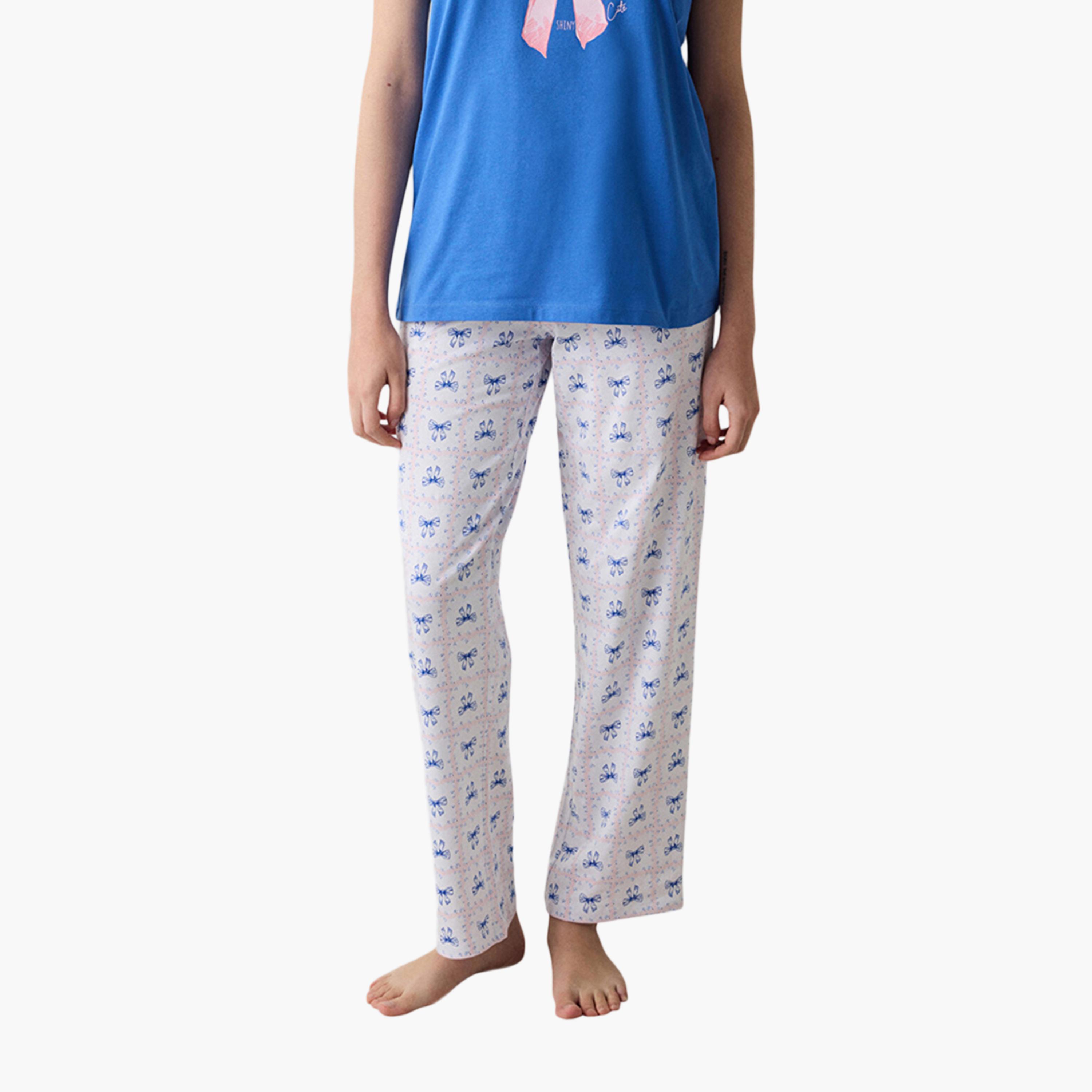 طقم تي شيرت وبيجامة نسائي بطبعة جرافيكية من بينتي-women-clothing-nightwear-pyjamas-longsets-image-3