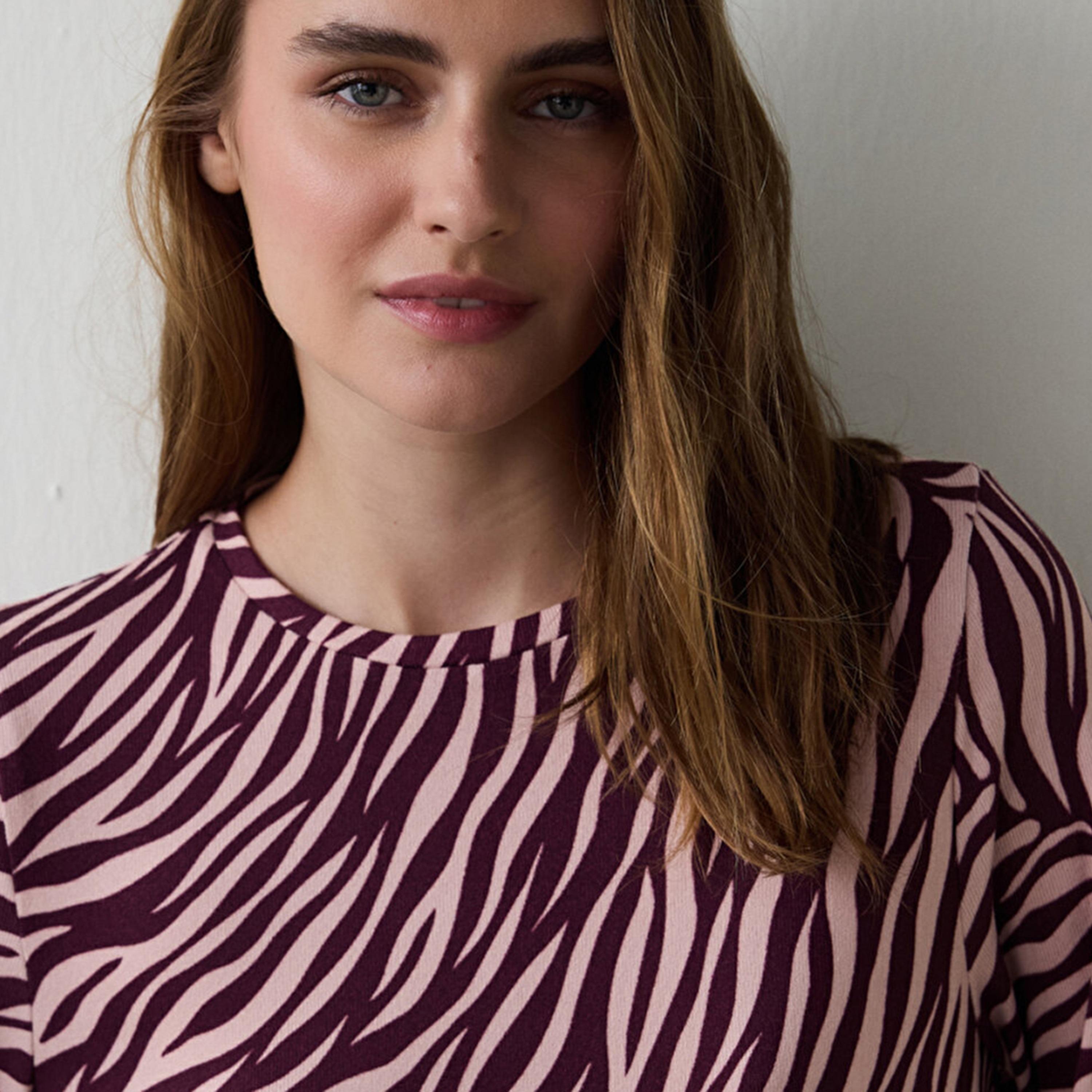 طقم بيجاما نسائي بطبعة تجريدية مكون من بلوزة وبنطلون من بنتي-women-clothing-nightwear-pyjamas-longsets-image-3