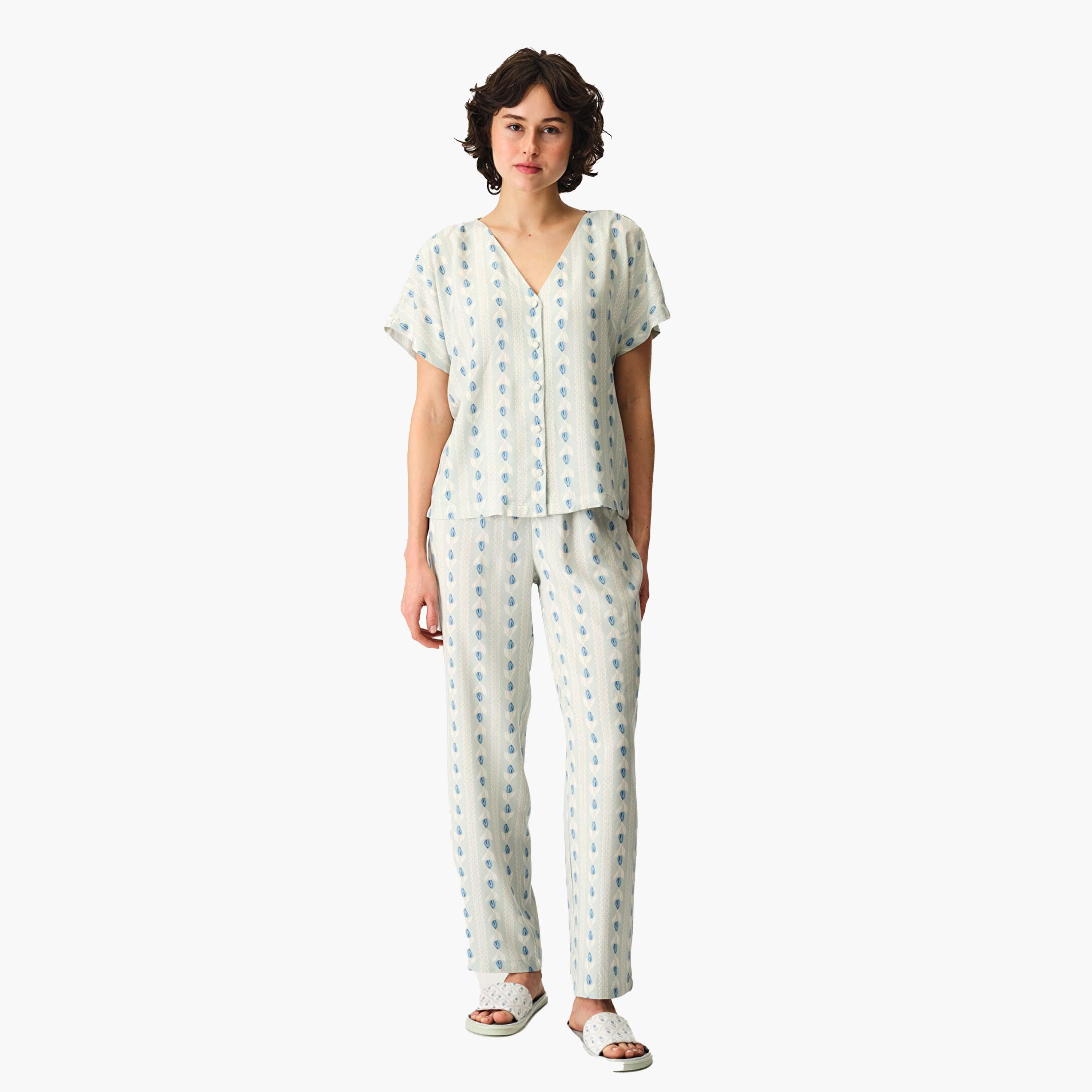 طقم بيجامة بلوزة مطبوع وبنطال للنساء من بينتي-women-clothing-nightwear-pyjamas-longsets-image-1