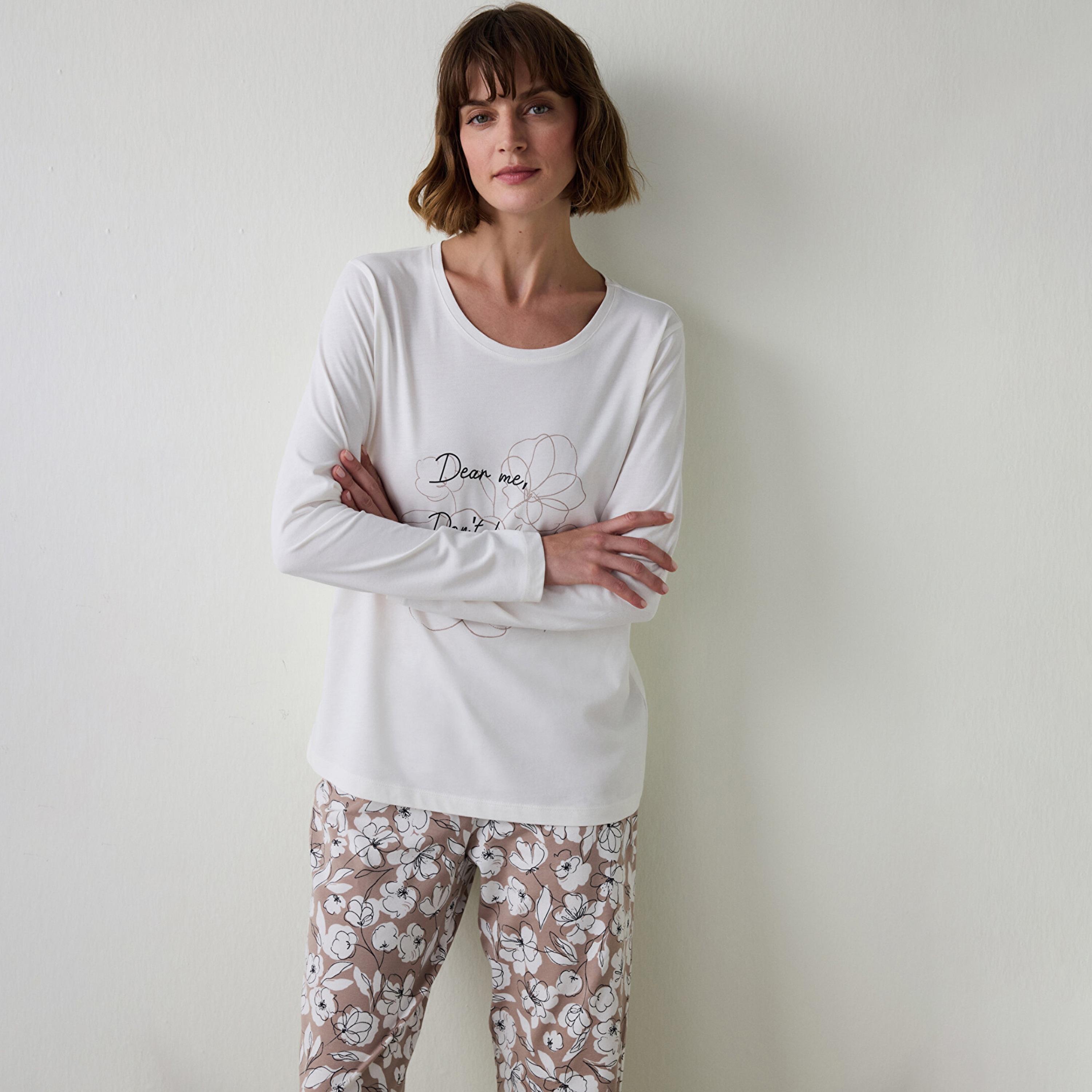 طقم بيجاما نسائي قطني بطبعة نصوص وزهور مكون من تيشيرت وبنطلون من بنتي-women-clothing-nightwear-pyjamas-longsets-image-3