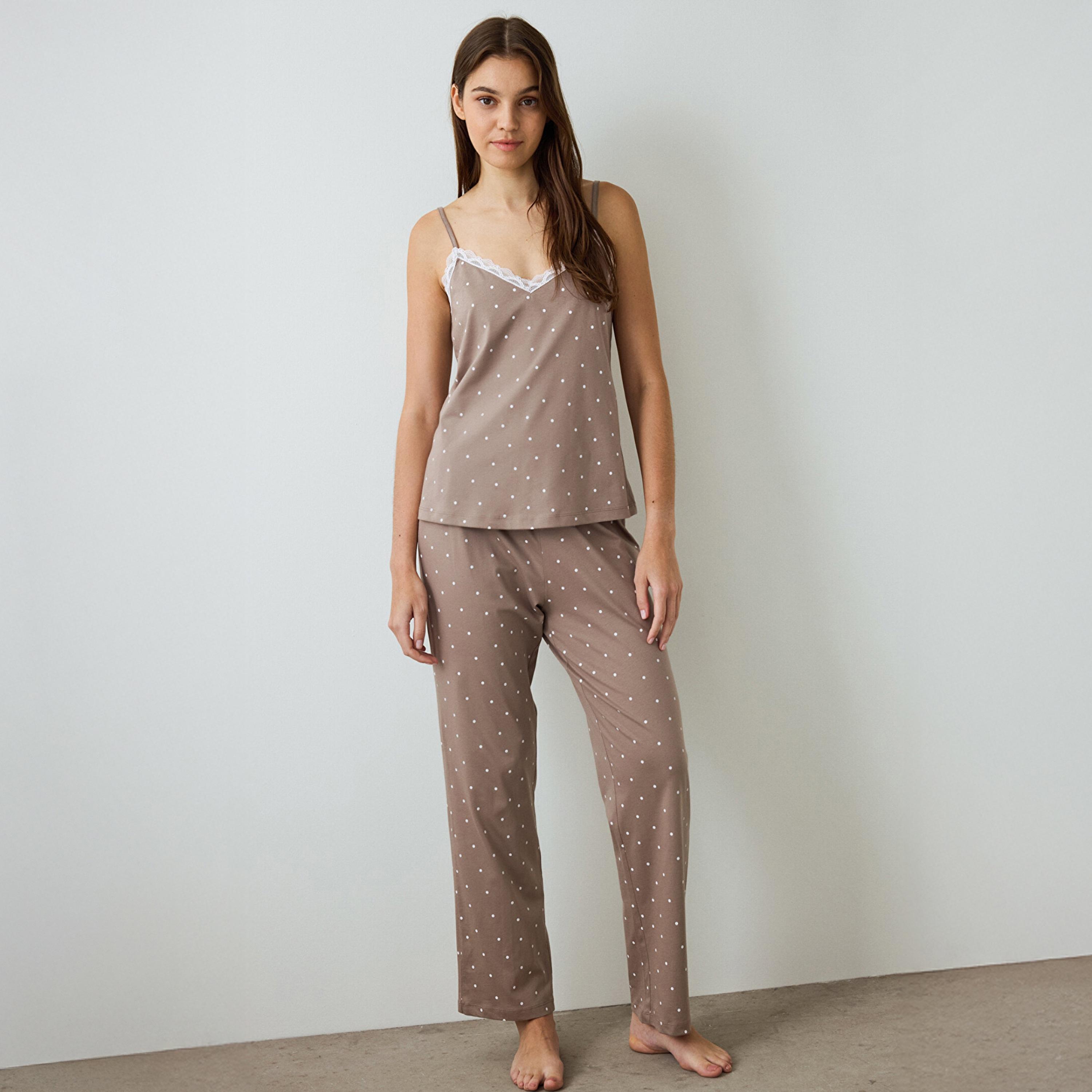طقم بيجاما نسائي قطني منقط بحواف دانتيل مكون من قميص "كامي" وبنطلون ميا موتشا من بنتي-women-clothing-nightwear-pyjamas-longsets-image-1