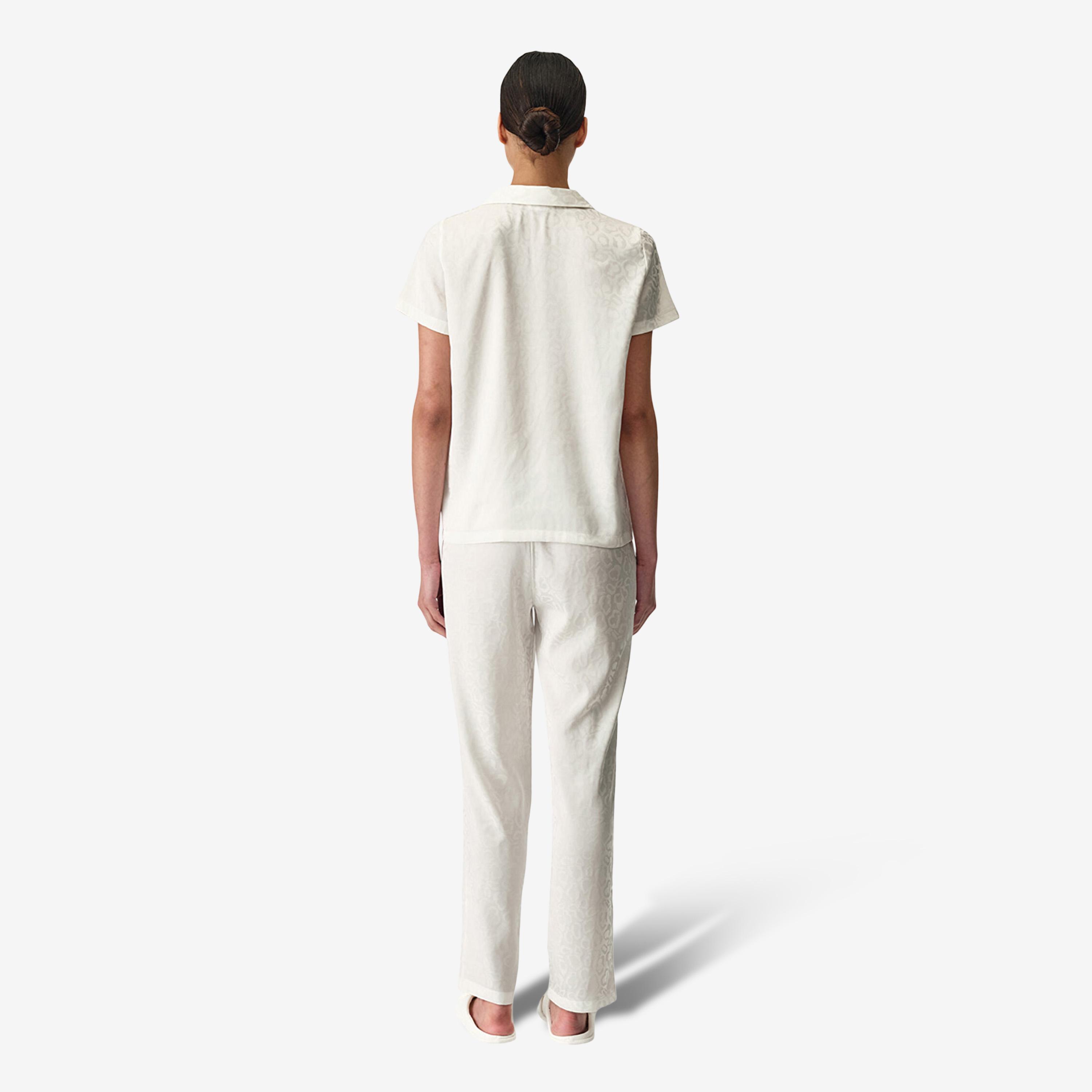 طقم بيجامة حريمي قميص بياقة مطوية وطبعة تجريدية وبنطال من بينتي-women-clothing-nightwear-pyjamas-longsets-image-2