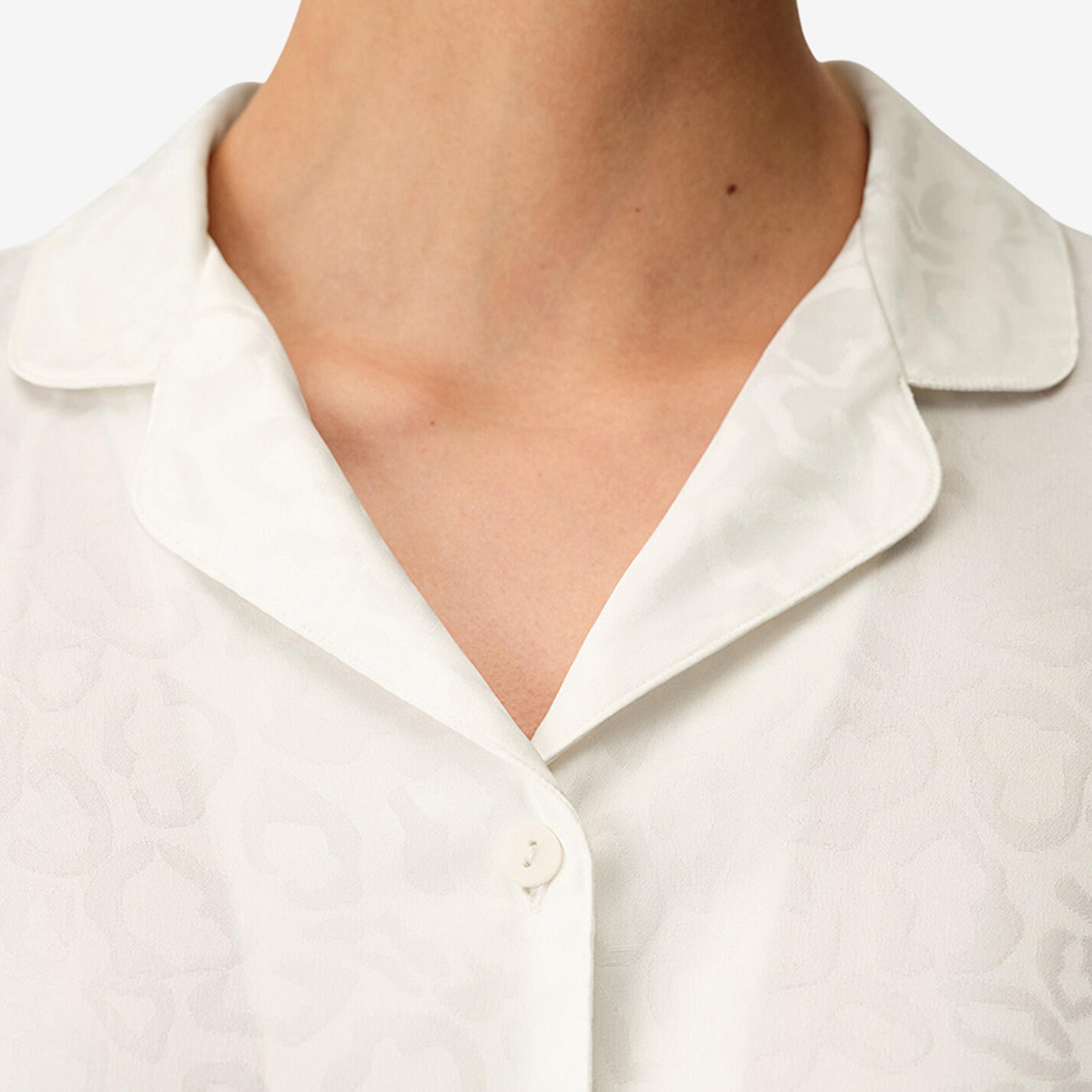 طقم بيجامة حريمي قميص بياقة مطوية وطبعة تجريدية وبنطال من بينتي-women-clothing-nightwear-pyjamas-longsets-image-4