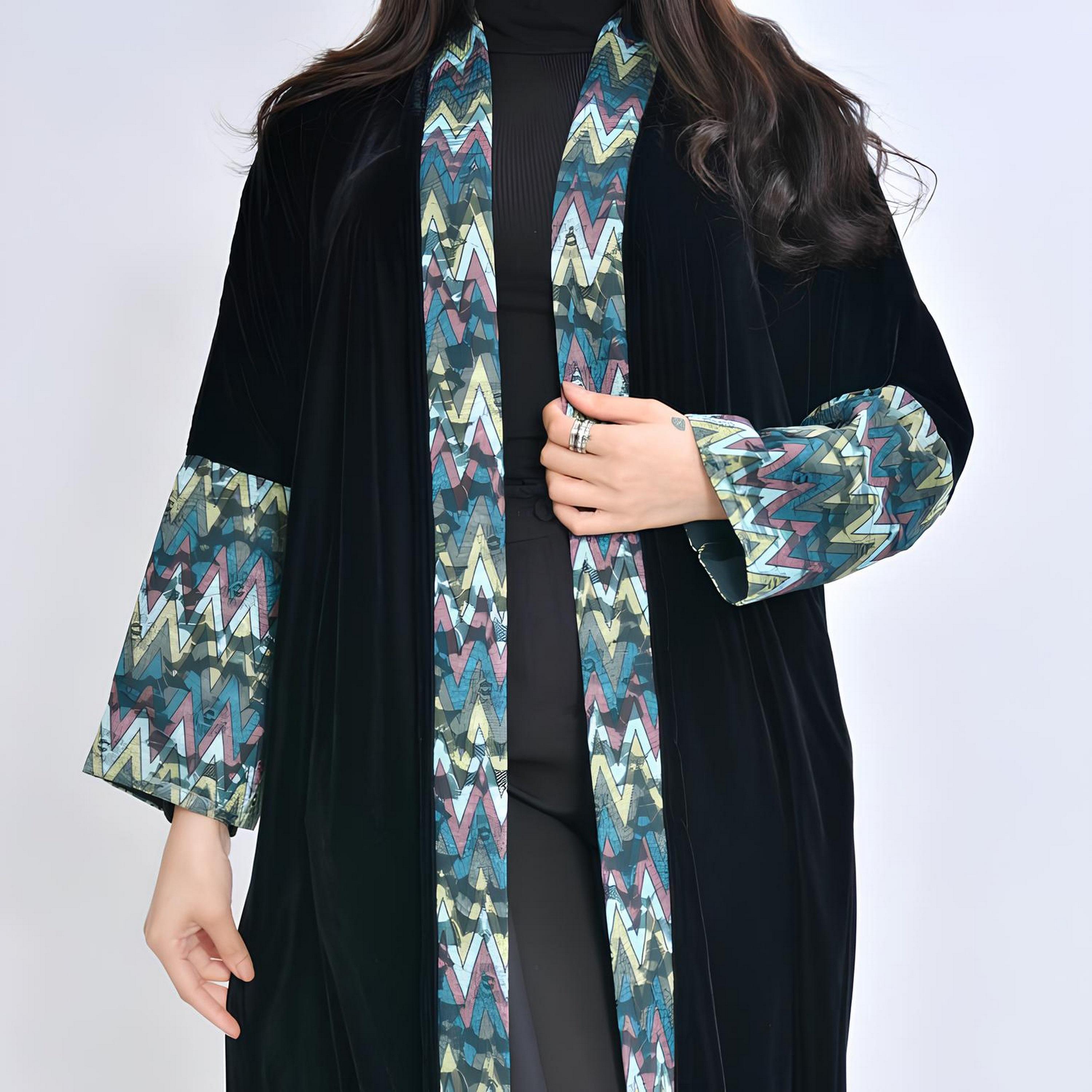 عباية "فيلفيت" بطبعة "شيفرون" مع حجاب نسائية - من أويا عباية-women-arabicclothing-abayas-image-3