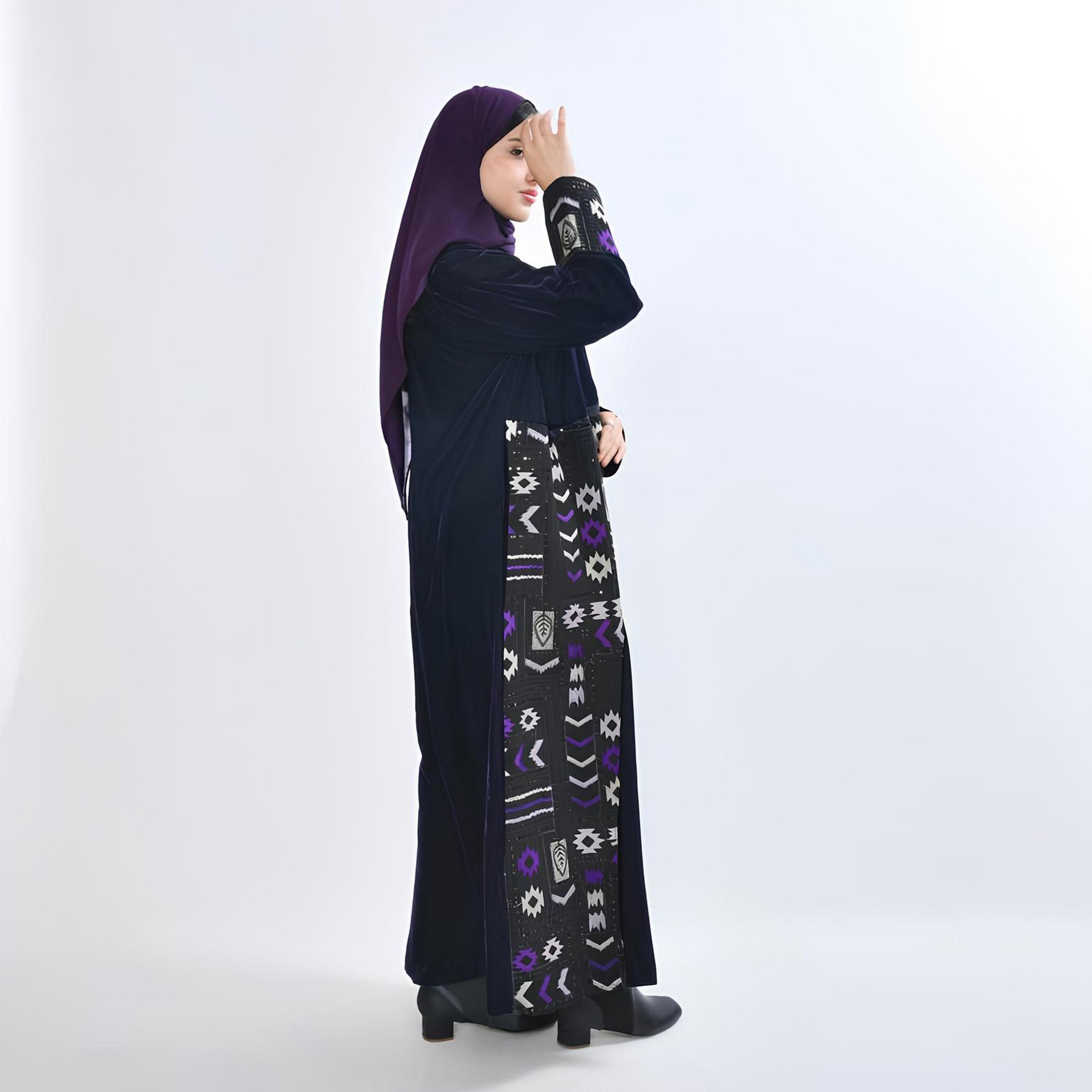 عباية سهرة "فيلفيت" بياقة "لابل" وتطريز "جيومتريك" مع حجاب نسائية - كحلي من أويا عباية-women-arabicclothing-abayas-image-4