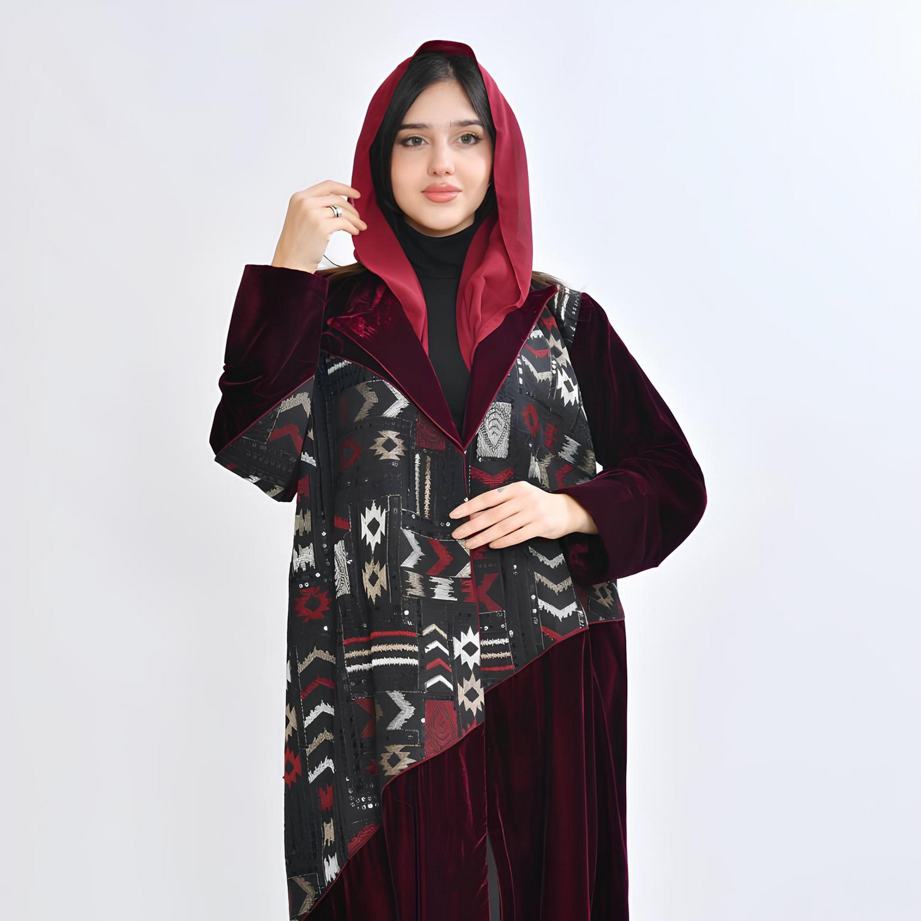 عباية سهرة "فيلفيت" بياقة "لابل" وتطريز "جيومتريك" مع حجاب نسائية - أحمر من أويا عباية-women-arabicclothing-abayas-image-2