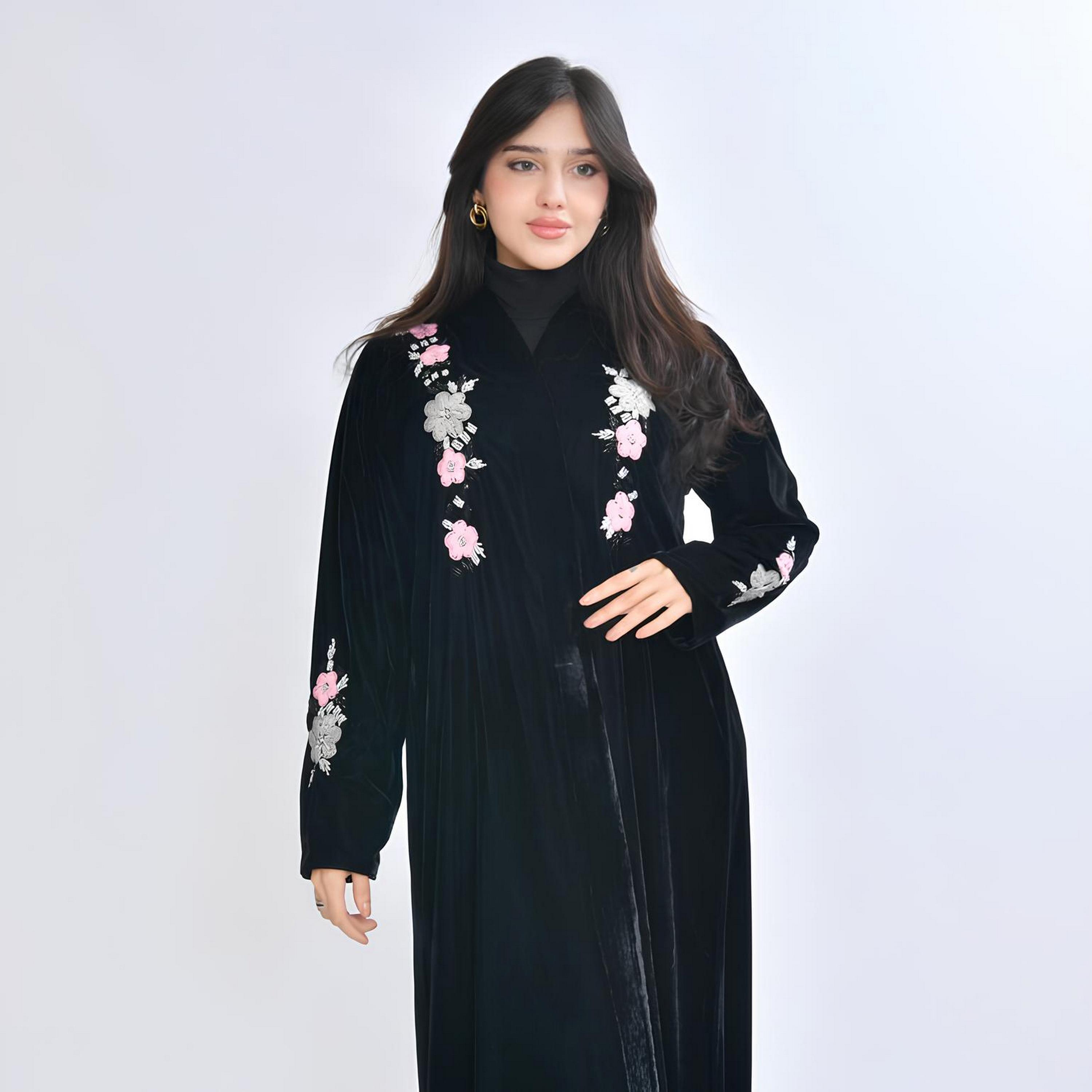 عباية سهرة "فيلفيت" بتطريز "فلورال" نسائية - أسود من أويا عباية-women-arabicclothing-abayas-image-2