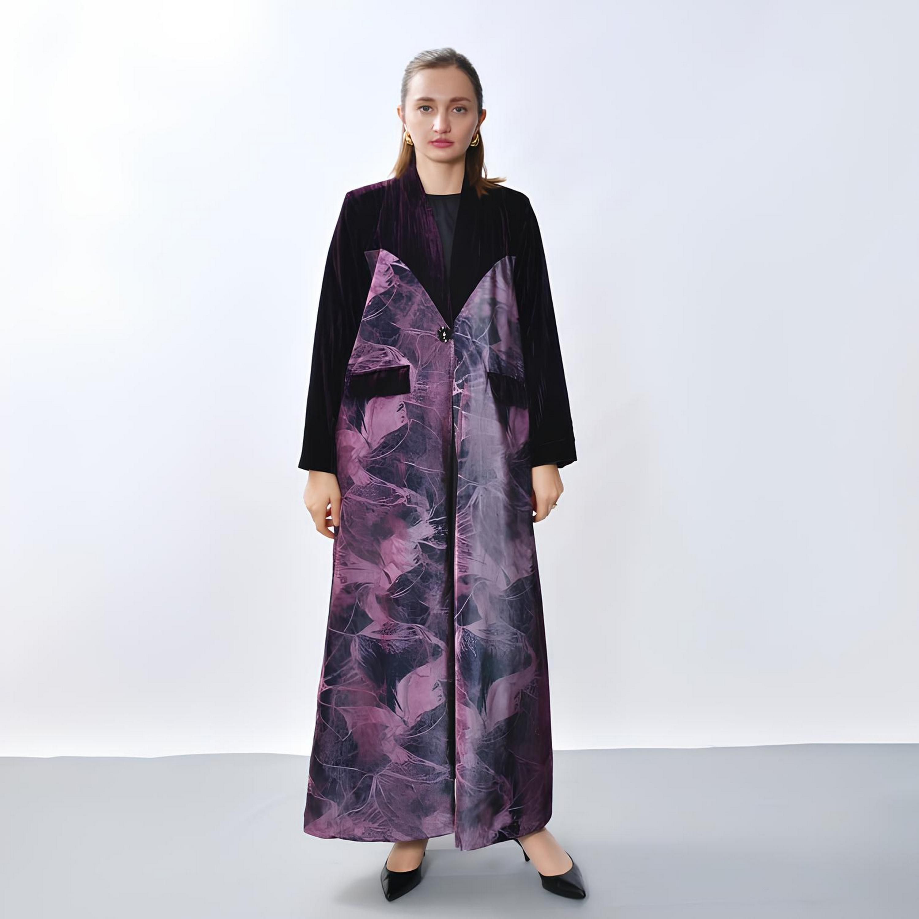 عباية بقصة "كلوش" كتان بطبعة "أبستراكت" نسائية - وردي من أويا عباية-women-arabicclothing-abayas-image-1