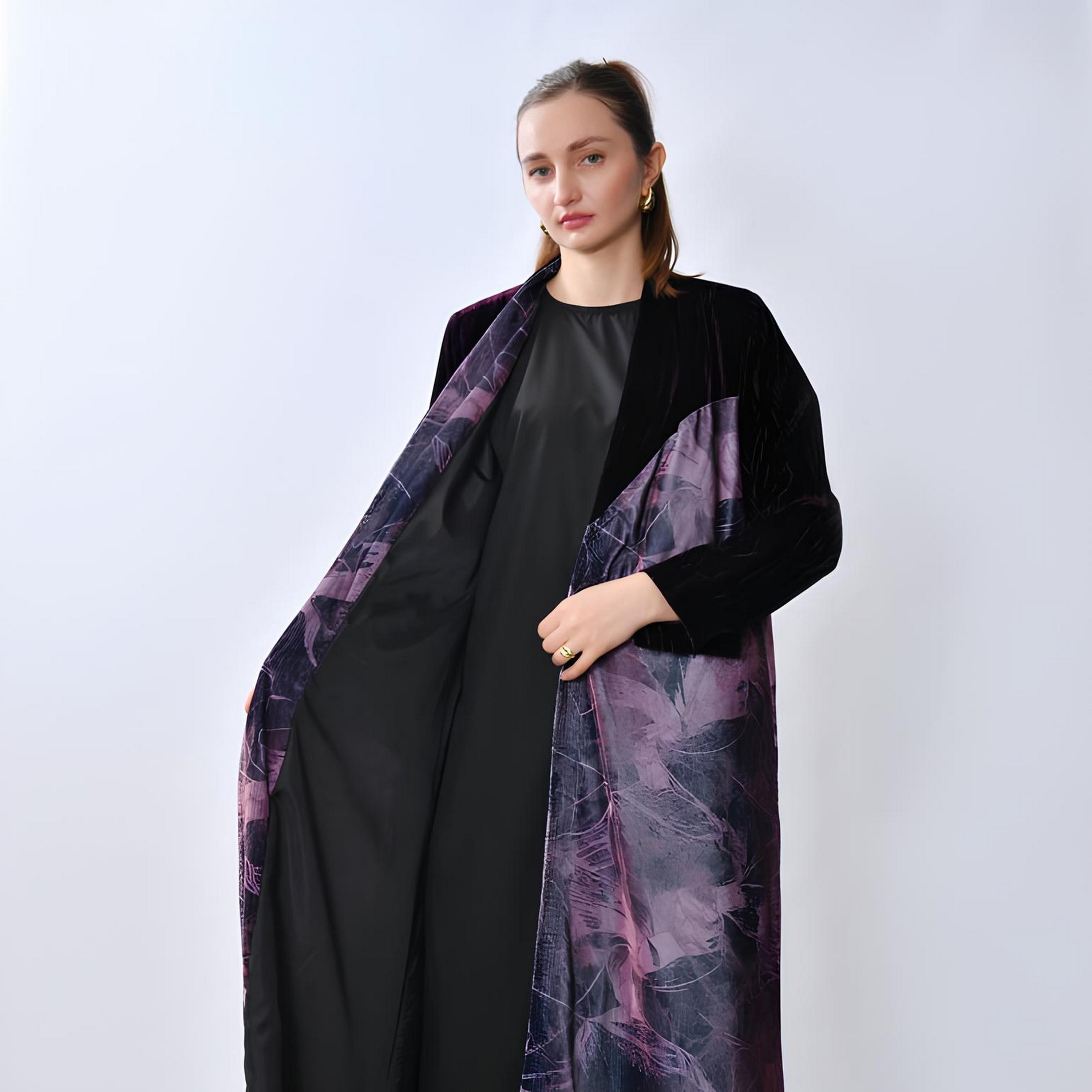 عباية بقصة "كلوش" كتان بطبعة "أبستراكت" نسائية - وردي من أويا عباية-women-arabicclothing-abayas-image-2