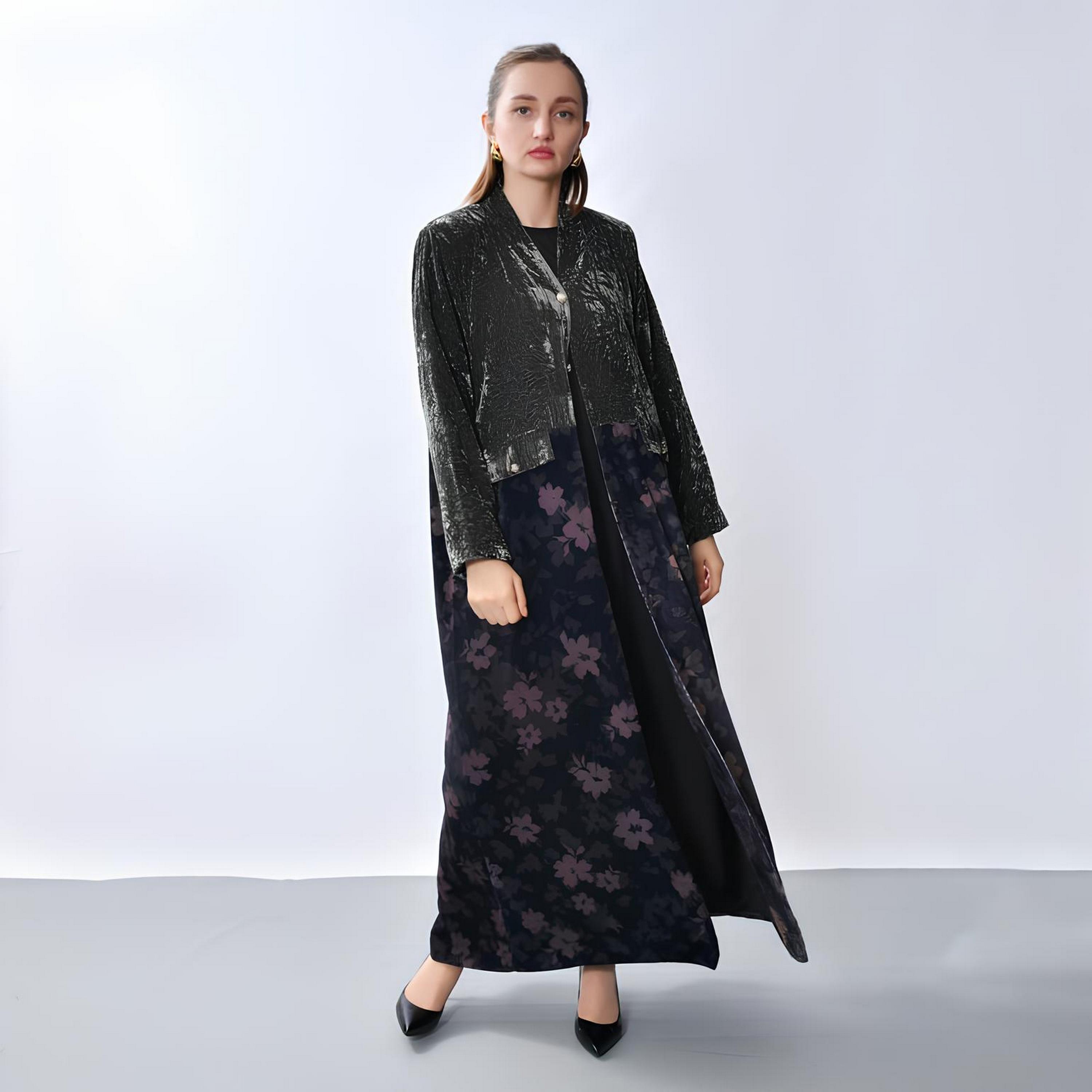 عباية "فيلفيت" بتصميم "ديوال تون" وطبعة "فلورال" نسائية - كحلي من أويا عباية-women-arabicclothing-abayas-image-4