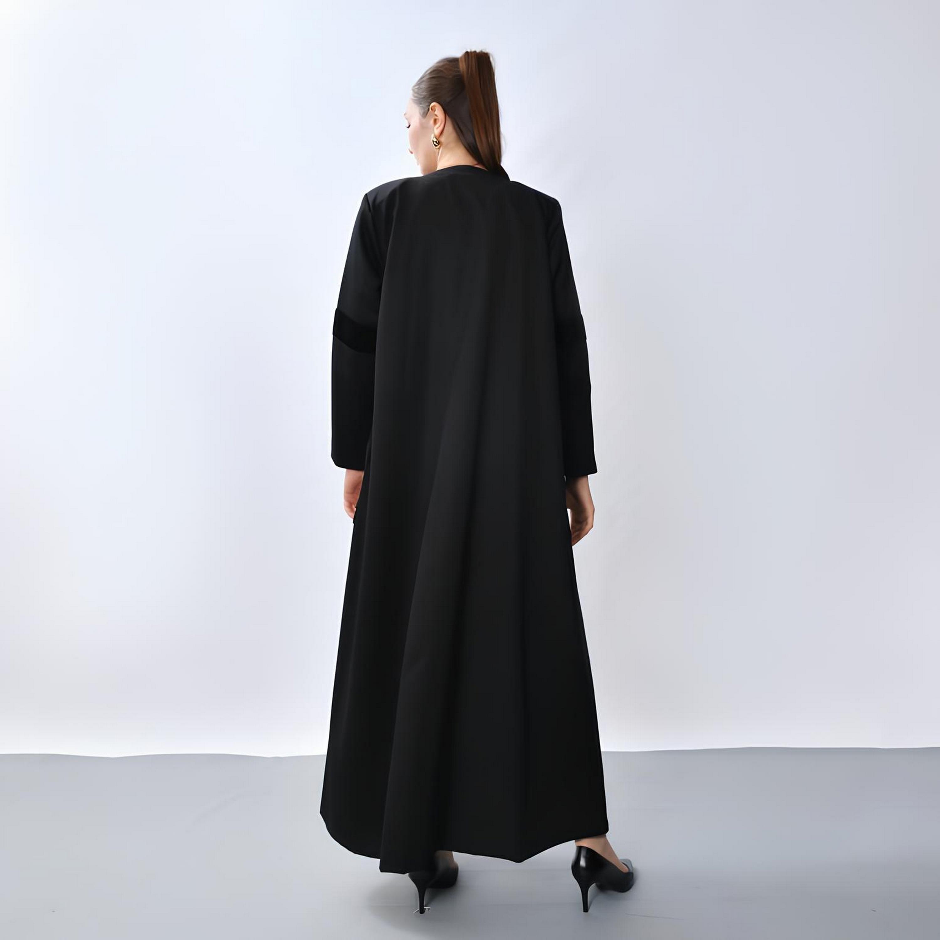عباية بقصة "فلوي" كريب "فيلفيت" بتصميم "شيفرون" نسائية - رمادي من أويا عباية-women-arabicclothing-abayas-image-5