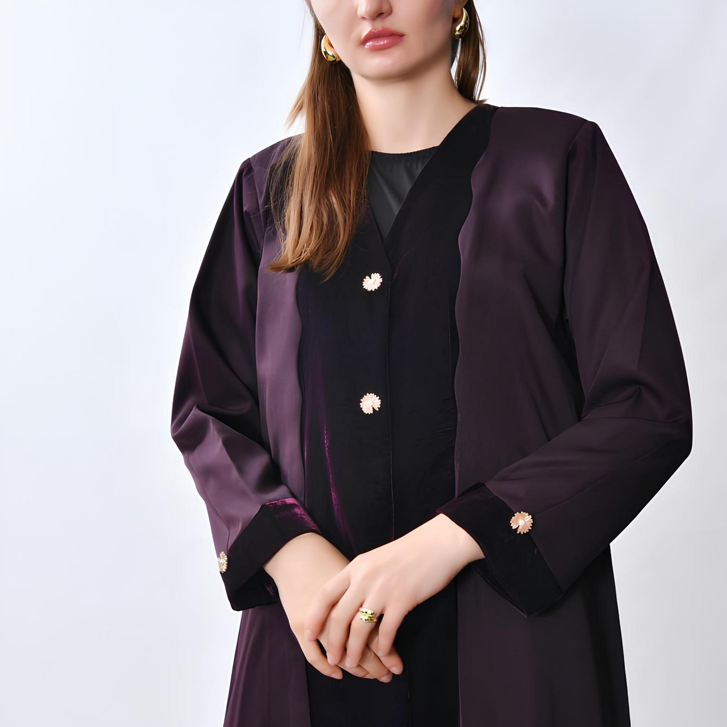 عباية بقصة "فلوي" كريب "فيلفيت" بتصميم "كولور بلوك" نسائية من أويا عباية-women-arabicclothing-abayas-image-4