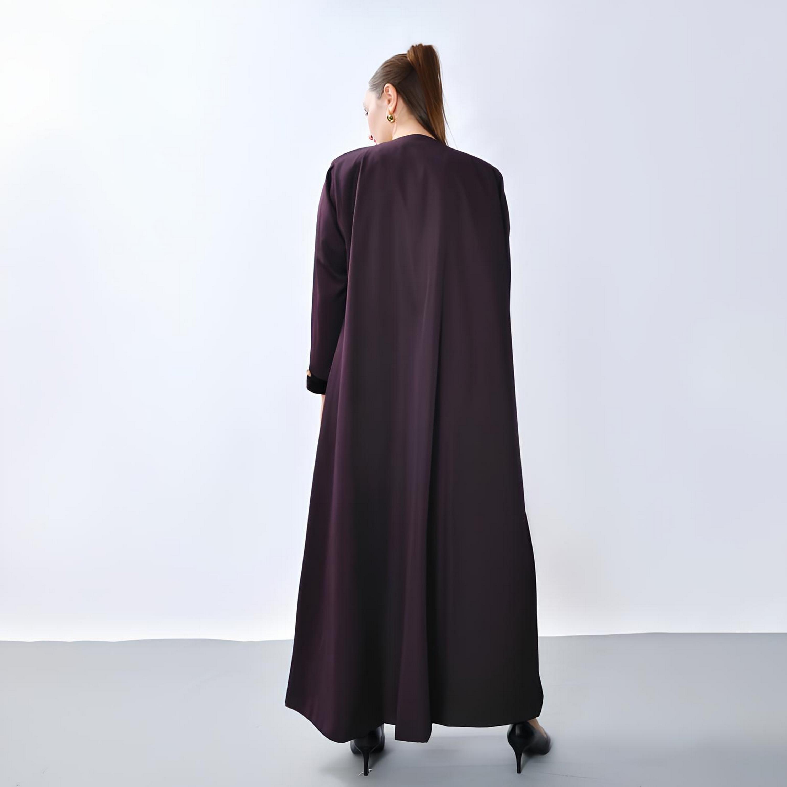عباية بقصة "فلوي" كريب "فيلفيت" بتصميم "كولور بلوك" نسائية من أويا عباية-women-arabicclothing-abayas-image-5