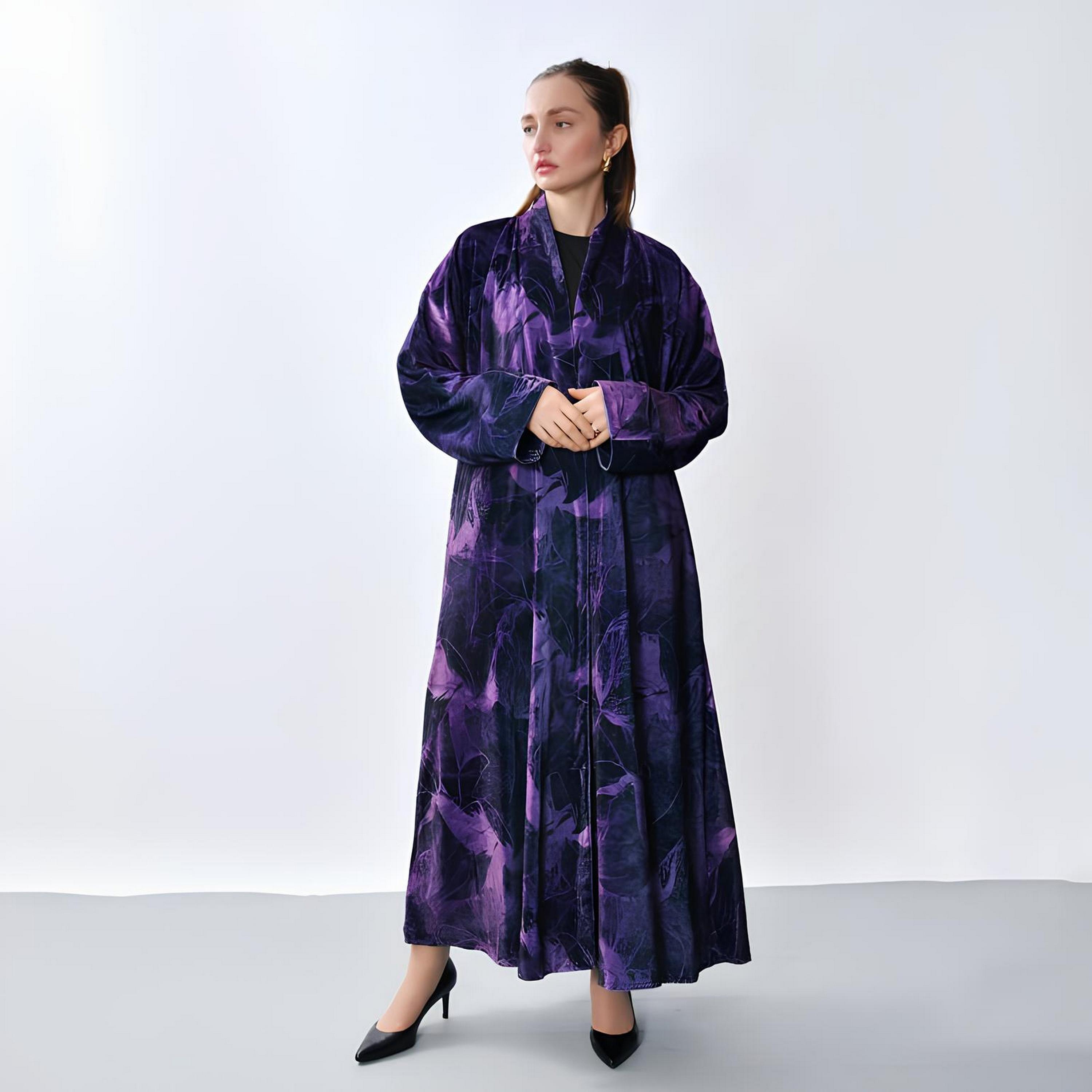 عباية بقصة "هاف كلوش" "فيلفيت" وطبعة "أبستراكت" نسائية - أرجواني من أويا عباية-women-arabicclothing-abayas-image-1
