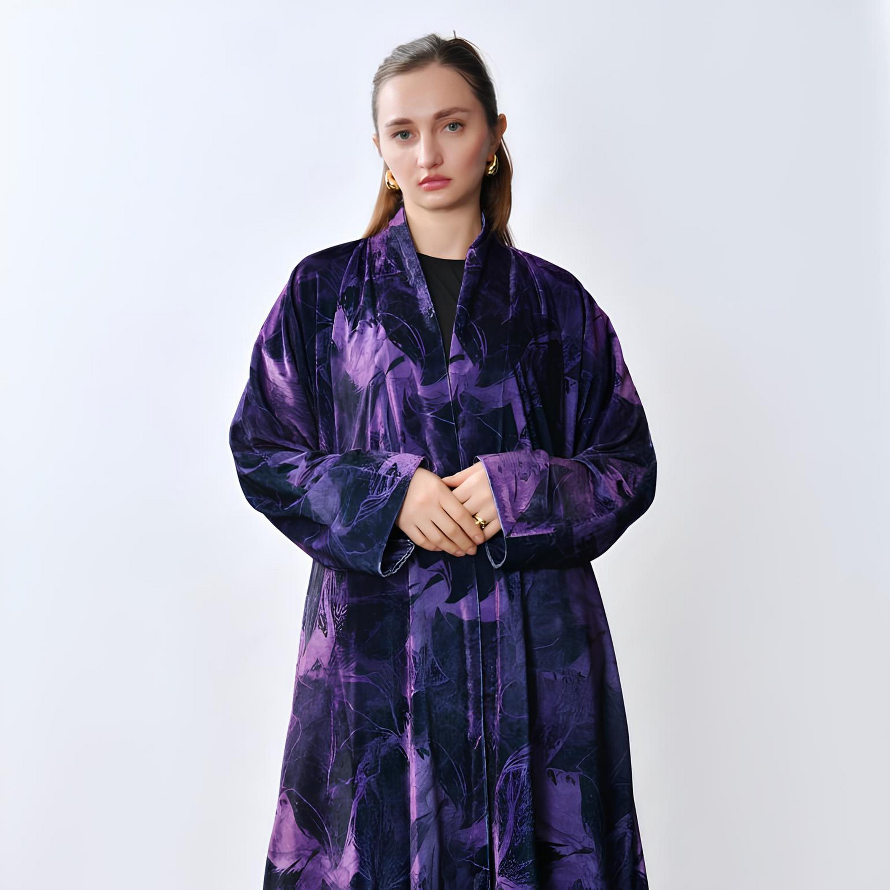 عباية بقصة "هاف كلوش" "فيلفيت" وطبعة "أبستراكت" نسائية - أرجواني من أويا عباية-women-arabicclothing-abayas-image-2